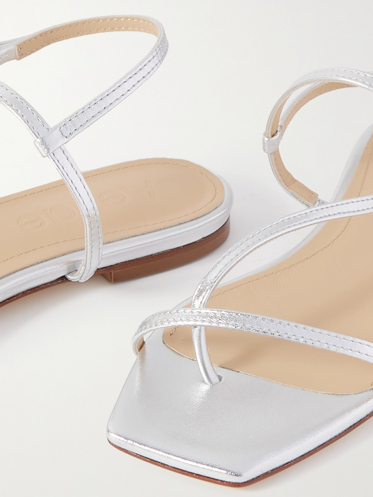 Aeyde 10mm Ella Metallic Leather Thong Sandals In Silver