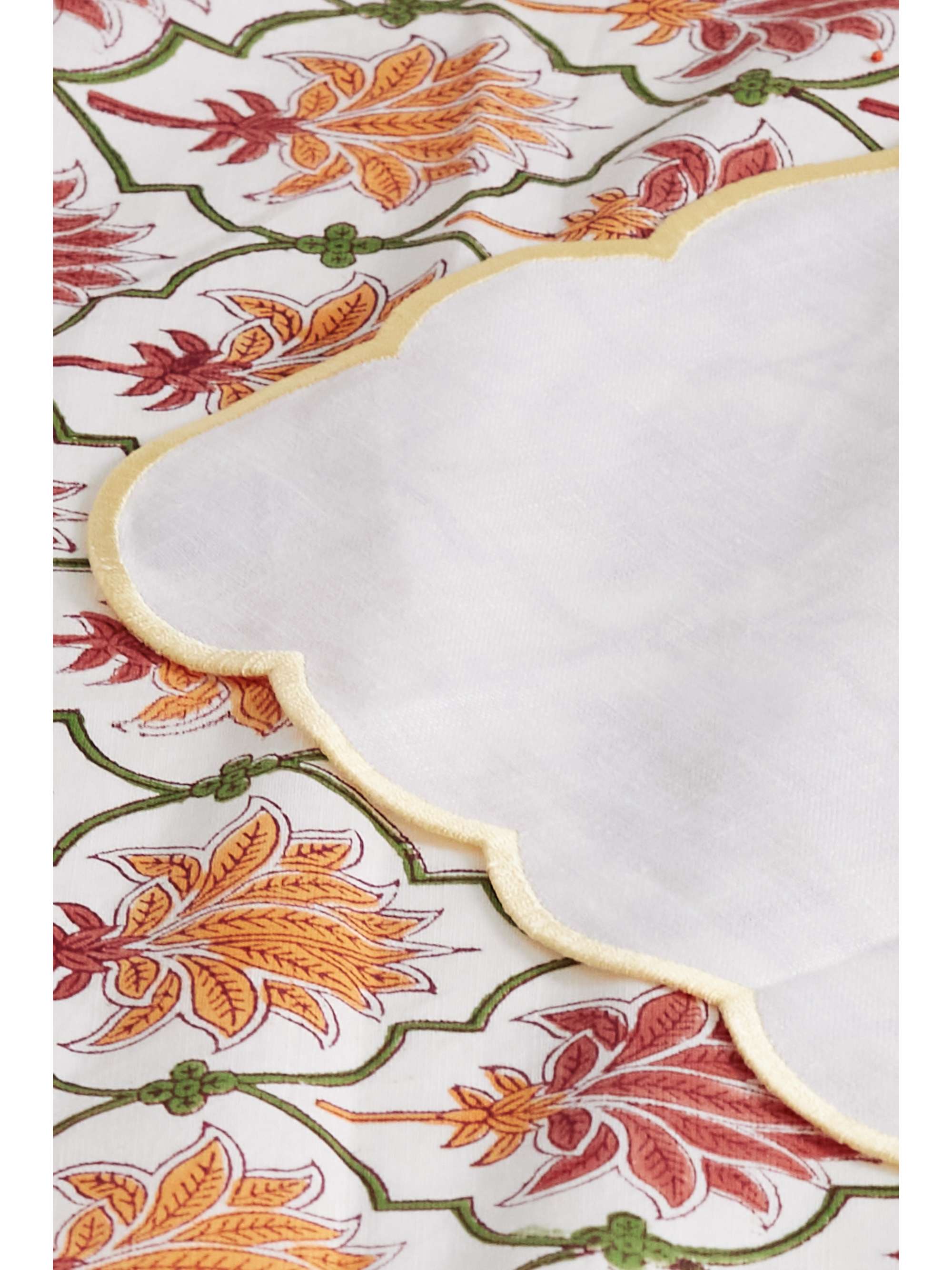 MAISON MARGAUX Indiana printed linen tablecloth and set of eight embroidered scalloped napkins