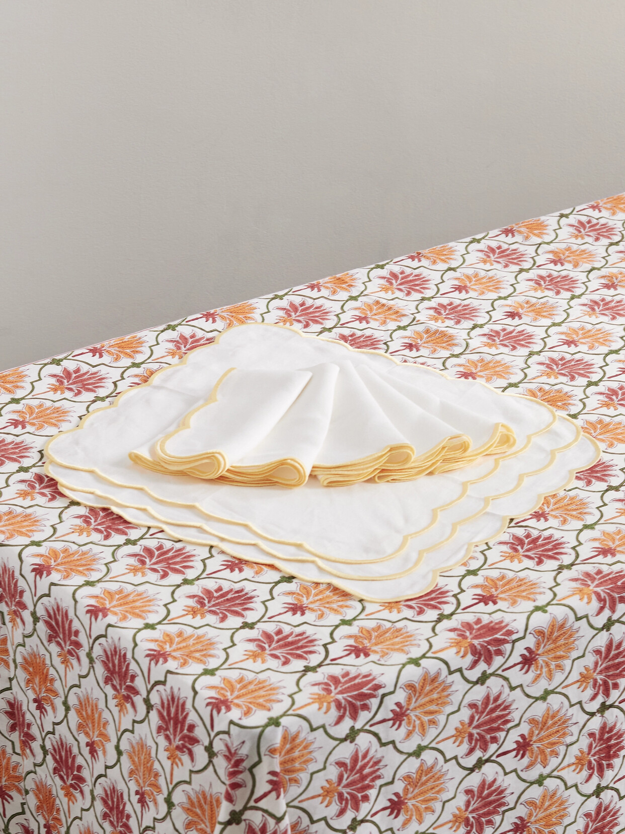 Maison Margaux - Indiana Printed Linen Tablecloth And Set Of Eight Embroidered Scalloped Napkins - Yellow