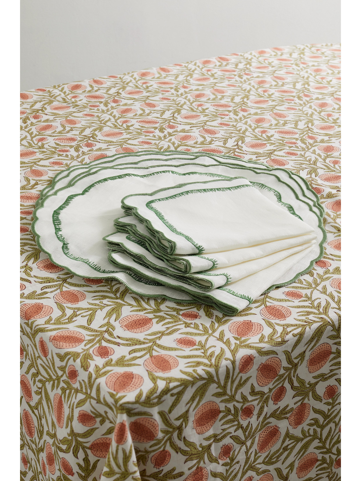 Maison Margaux - Alana Linen Tablecloth And Saffia Set Of Four Embroidered Napkins And Placemats - Green