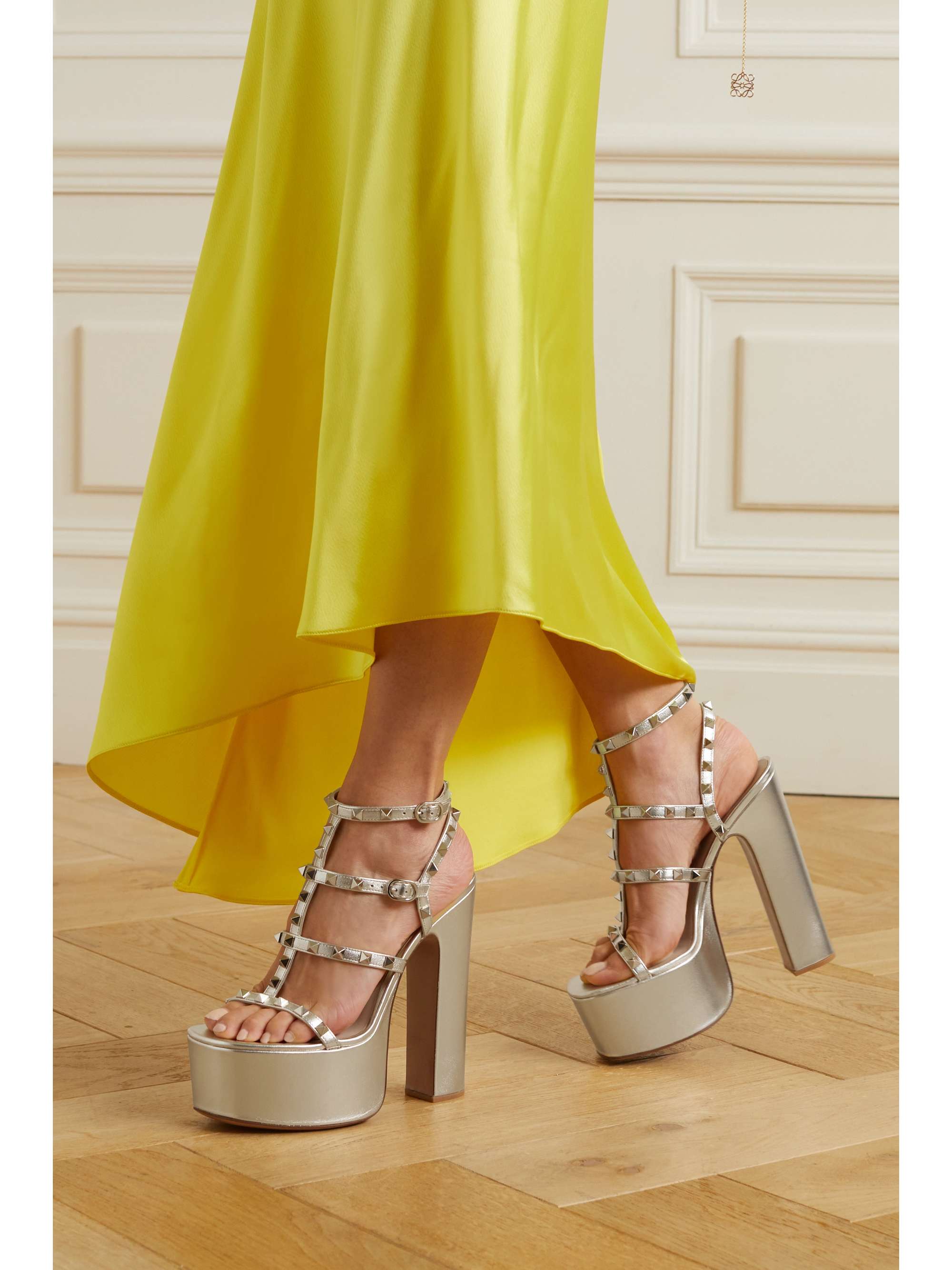 Rockstud Net Leather Sandals in Gold - Valentino Garavani