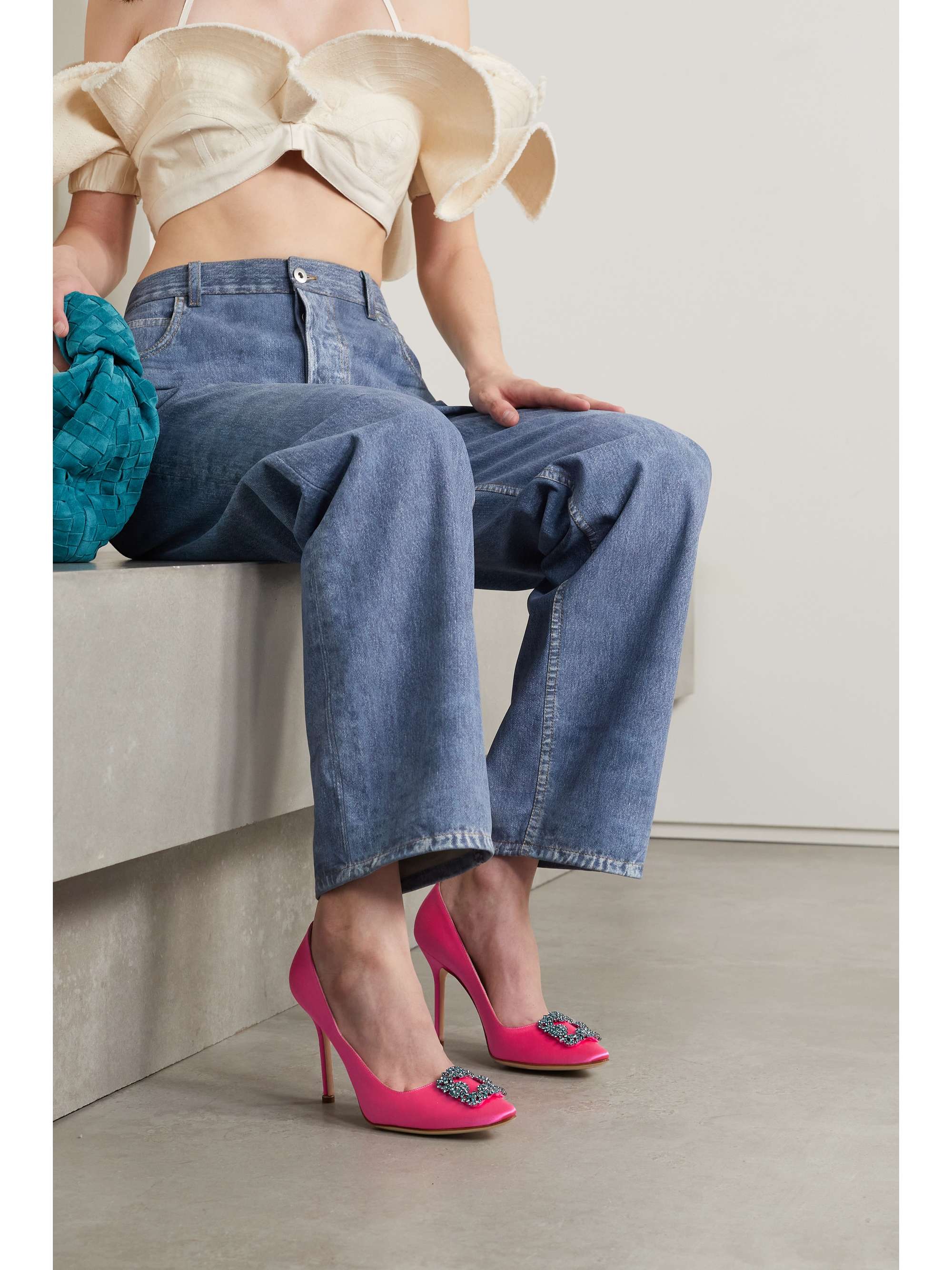 MANOLO BLAHNIK Hangisi 105 Pumps aus Satin mit Verzierung
