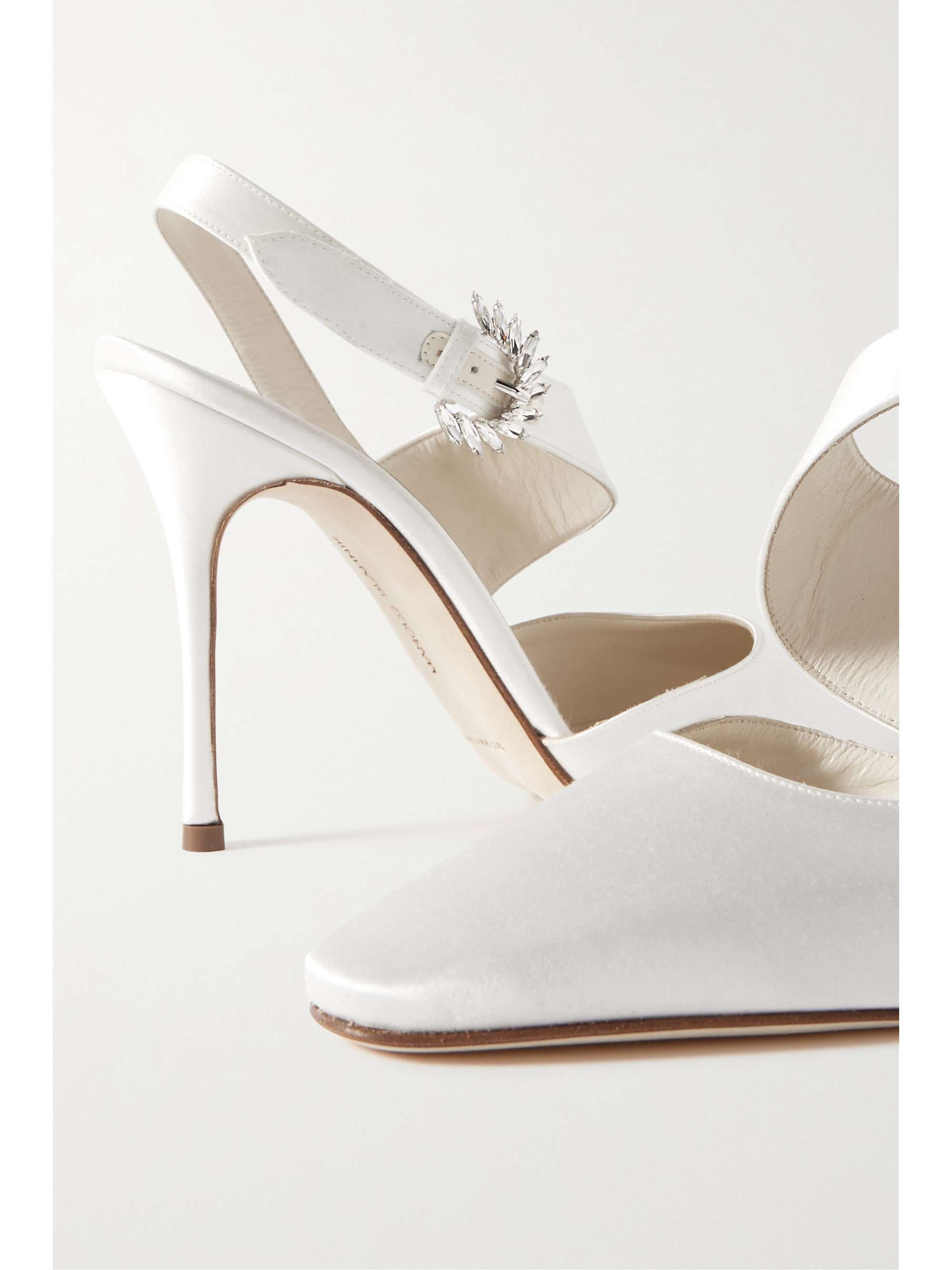 MANOLO BLAHNIK Hafela 105 Slingback-Pumps aus Satin mit Kristallen