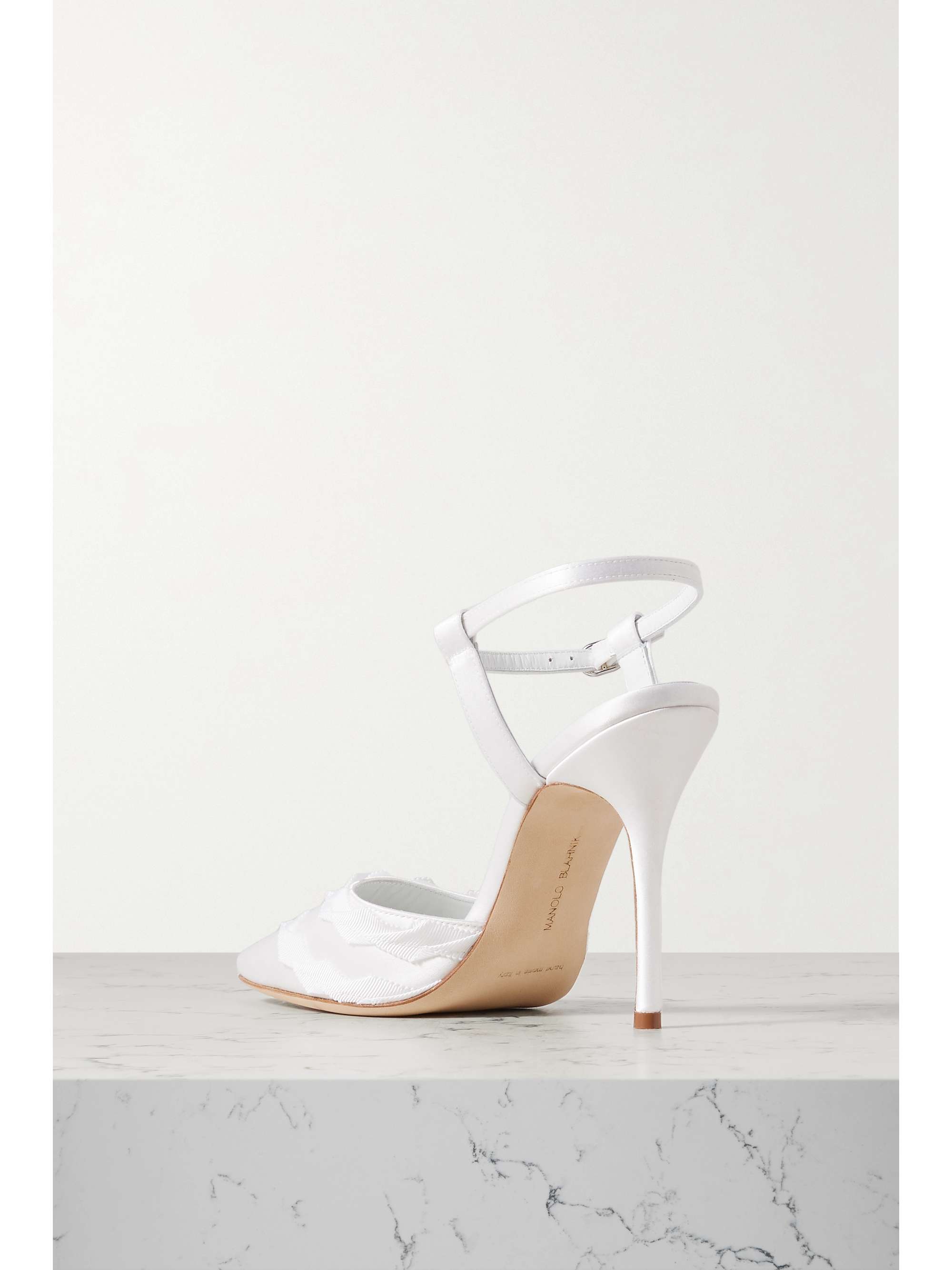 MANOLO BLAHNIK Ayma 105 Pumps aus Satin mit Ripsbandbesätzen