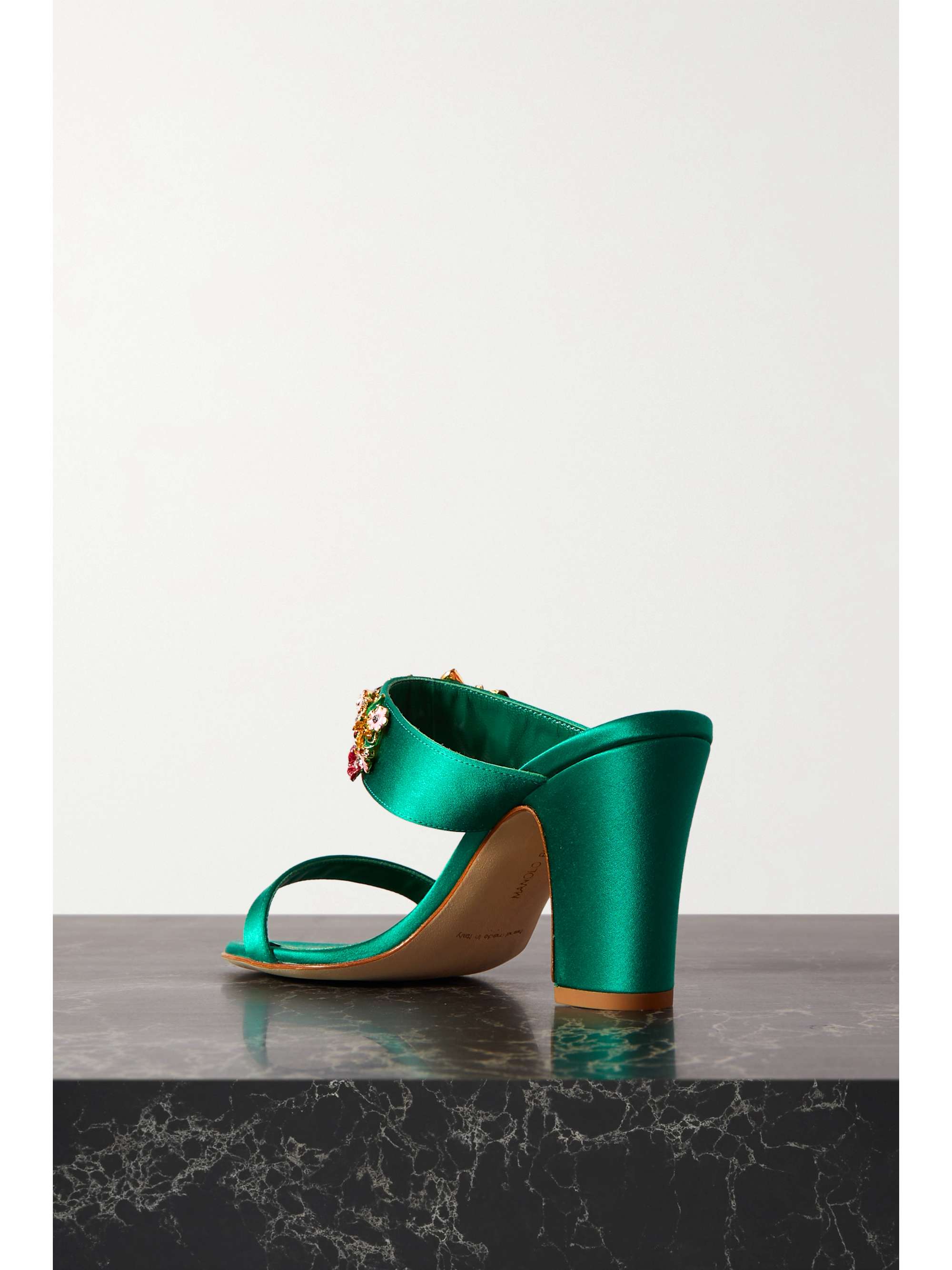 MANOLO BLAHNIK Sayani 90 Mules aus Satin mit Kristallen