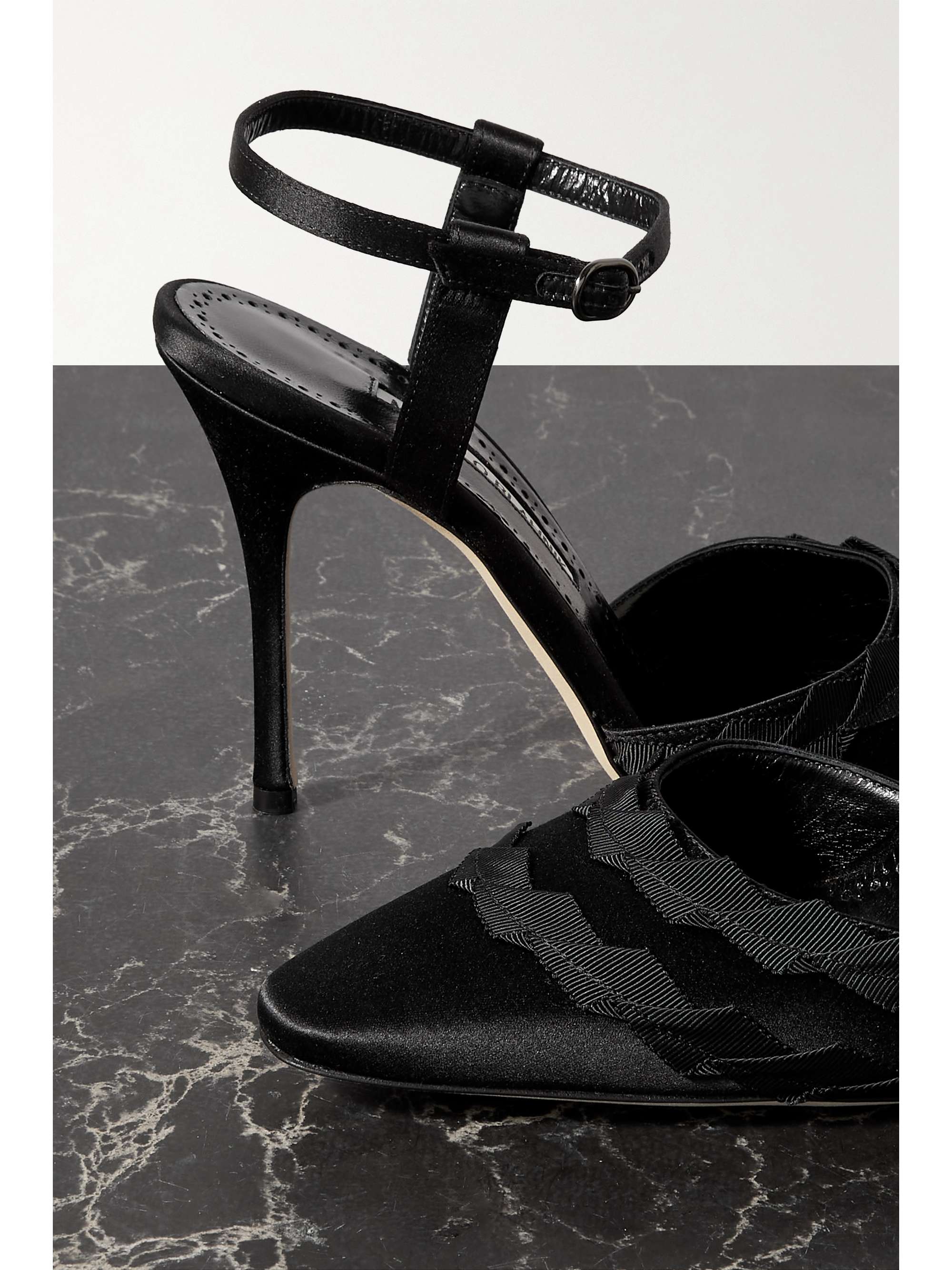 MANOLO BLAHNIK Ayma 105 Pumps aus Satin mit Ripsbandbesätzen