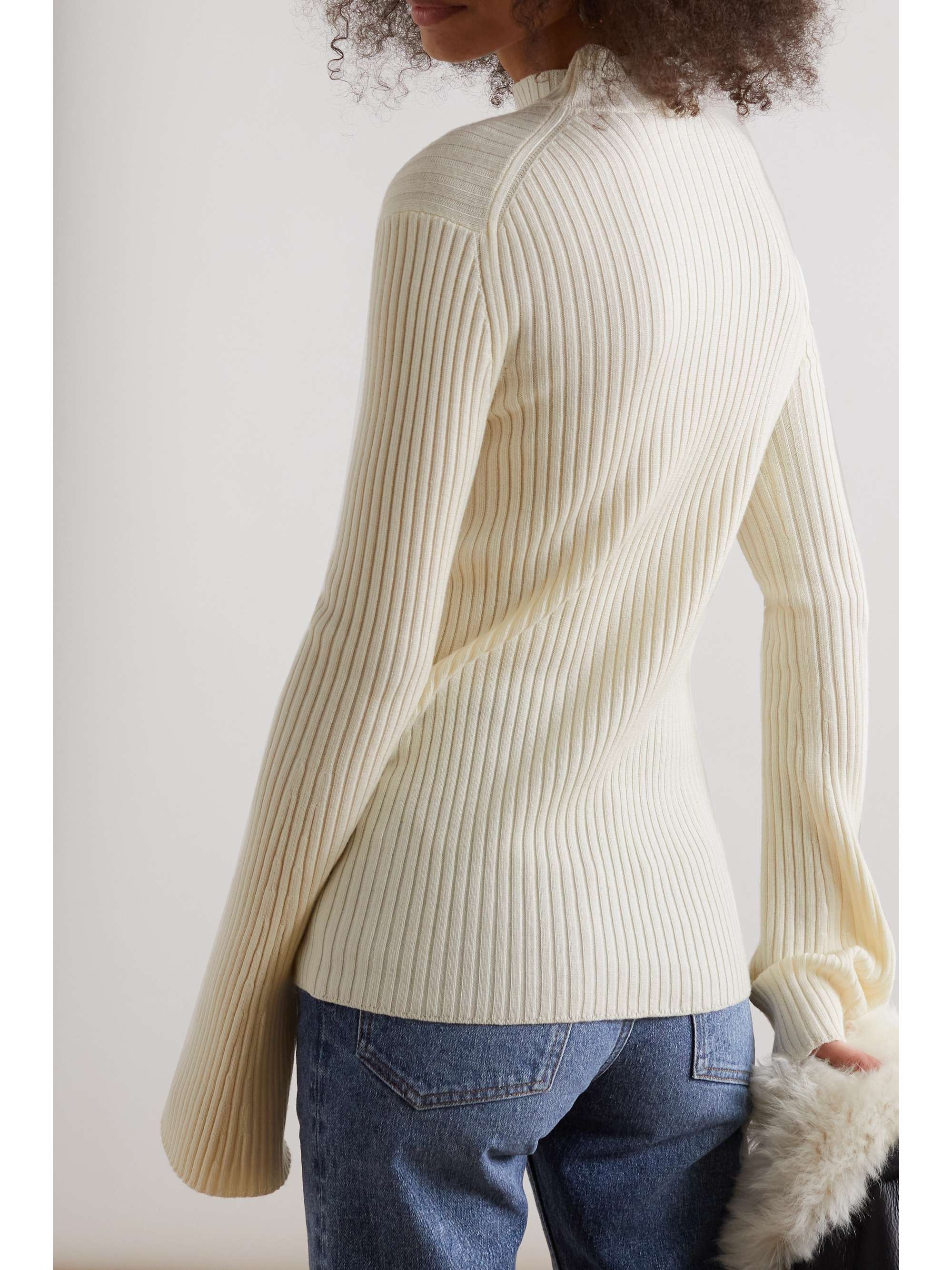 CHLOÉ Ribbed wool and cashmere-blend turtleneck sweater