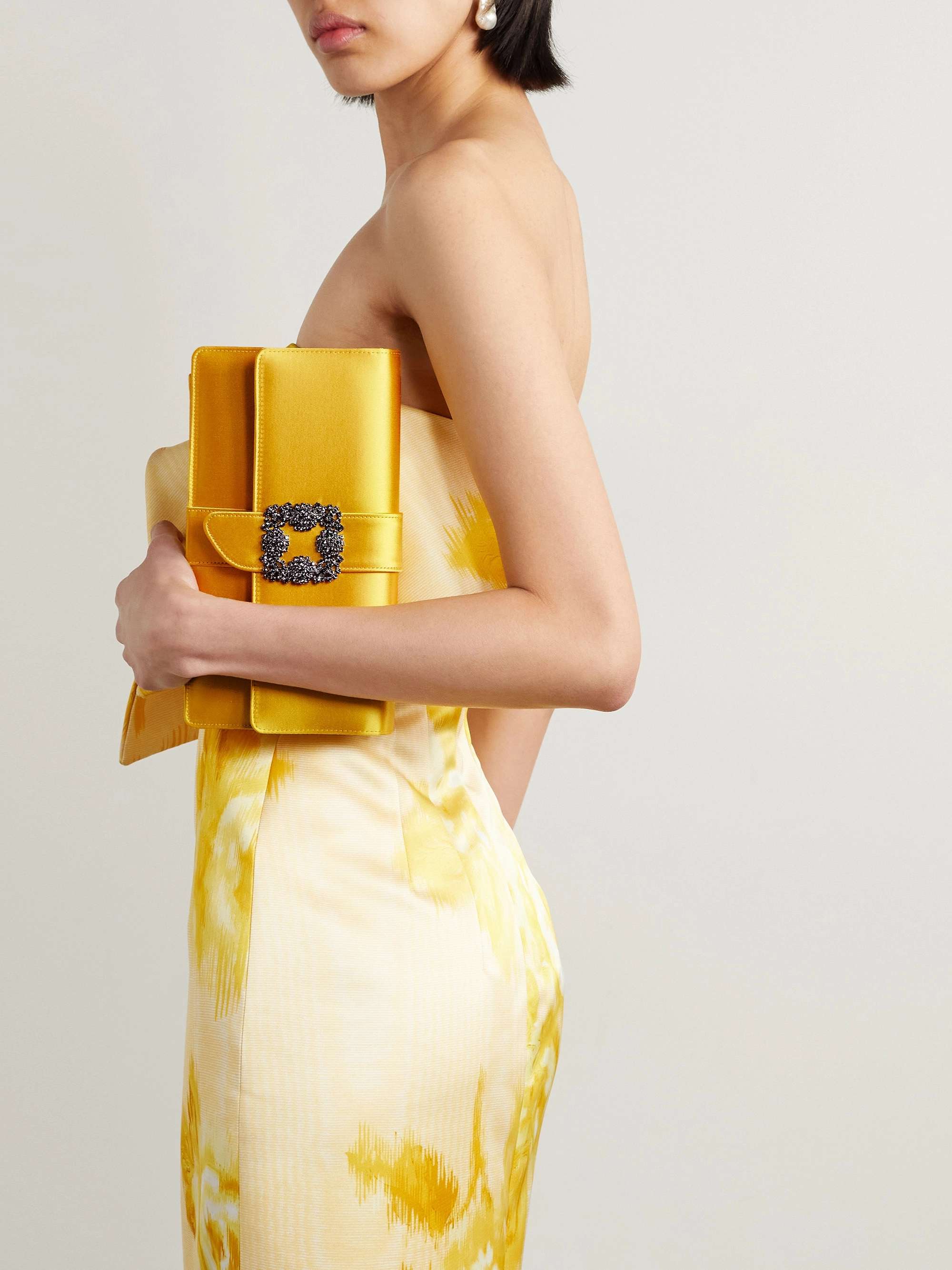 MANOLO BLAHNIK Capri Clutch aus Samt mit Satinbesatz und Kristallen