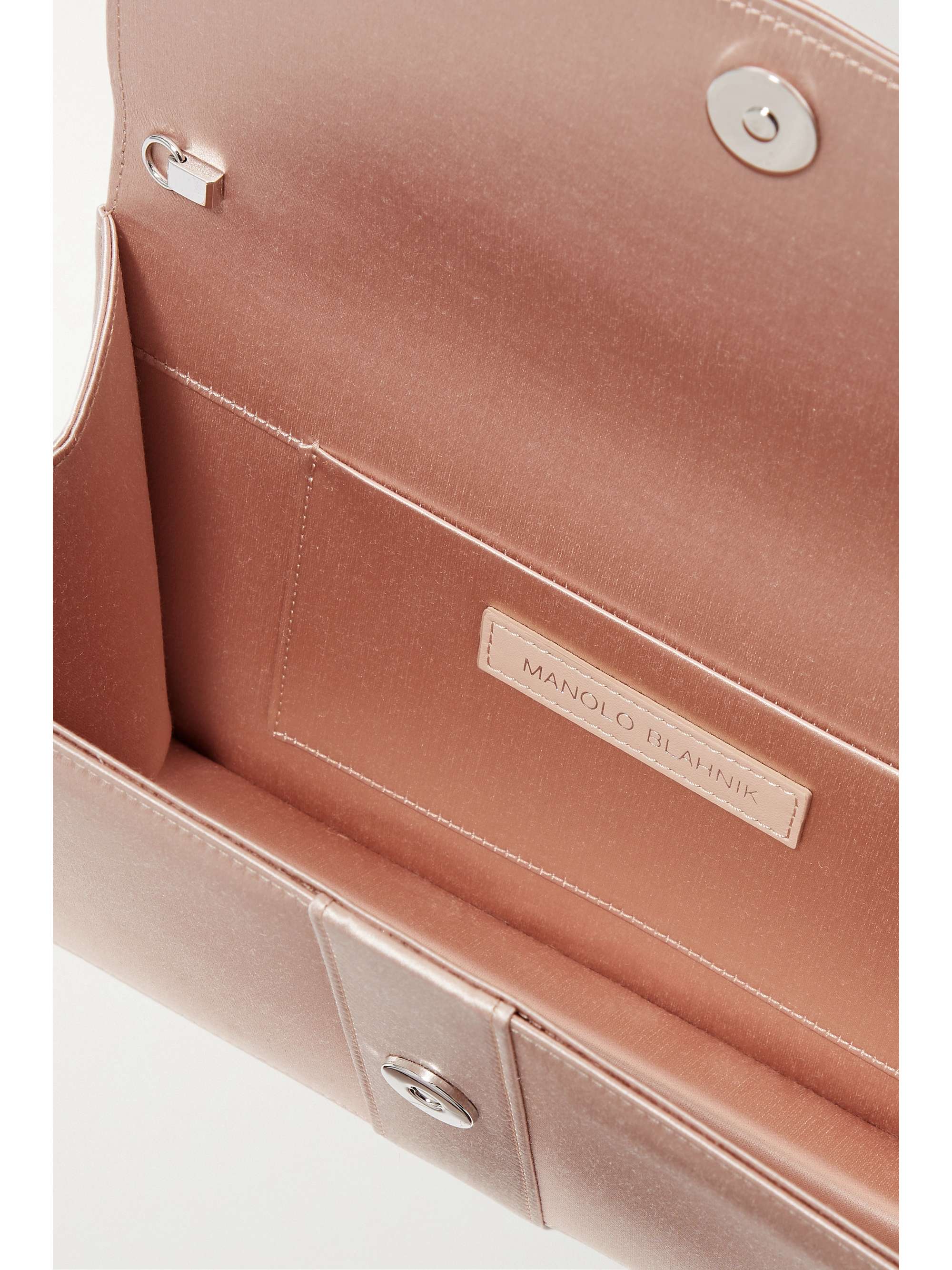 MANOLO BLAHNIK Capri Clutch aus Samt mit Satinbesatz und Kristallen