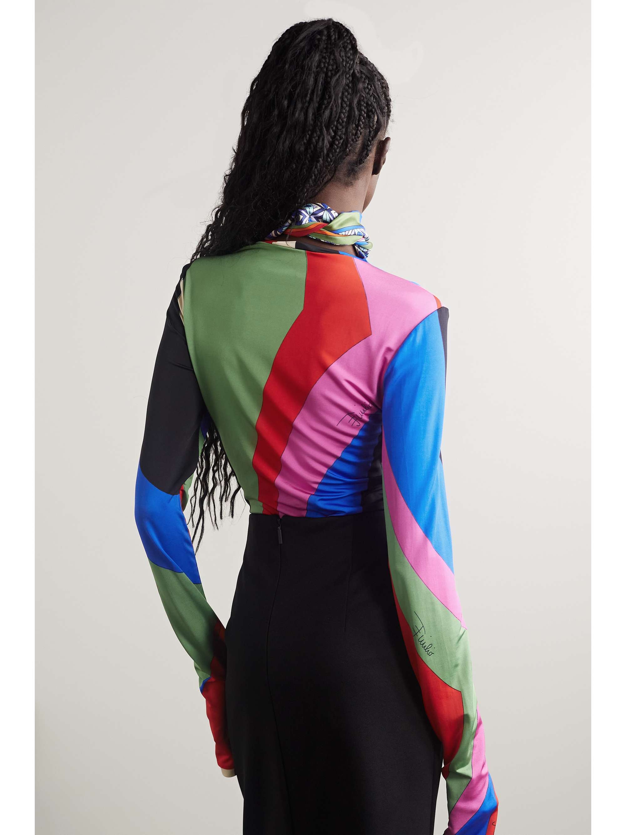 PUCCI Oberteil aus bedrucktem Stretch-Jersey mit Schluppe aus Seiden-Twill