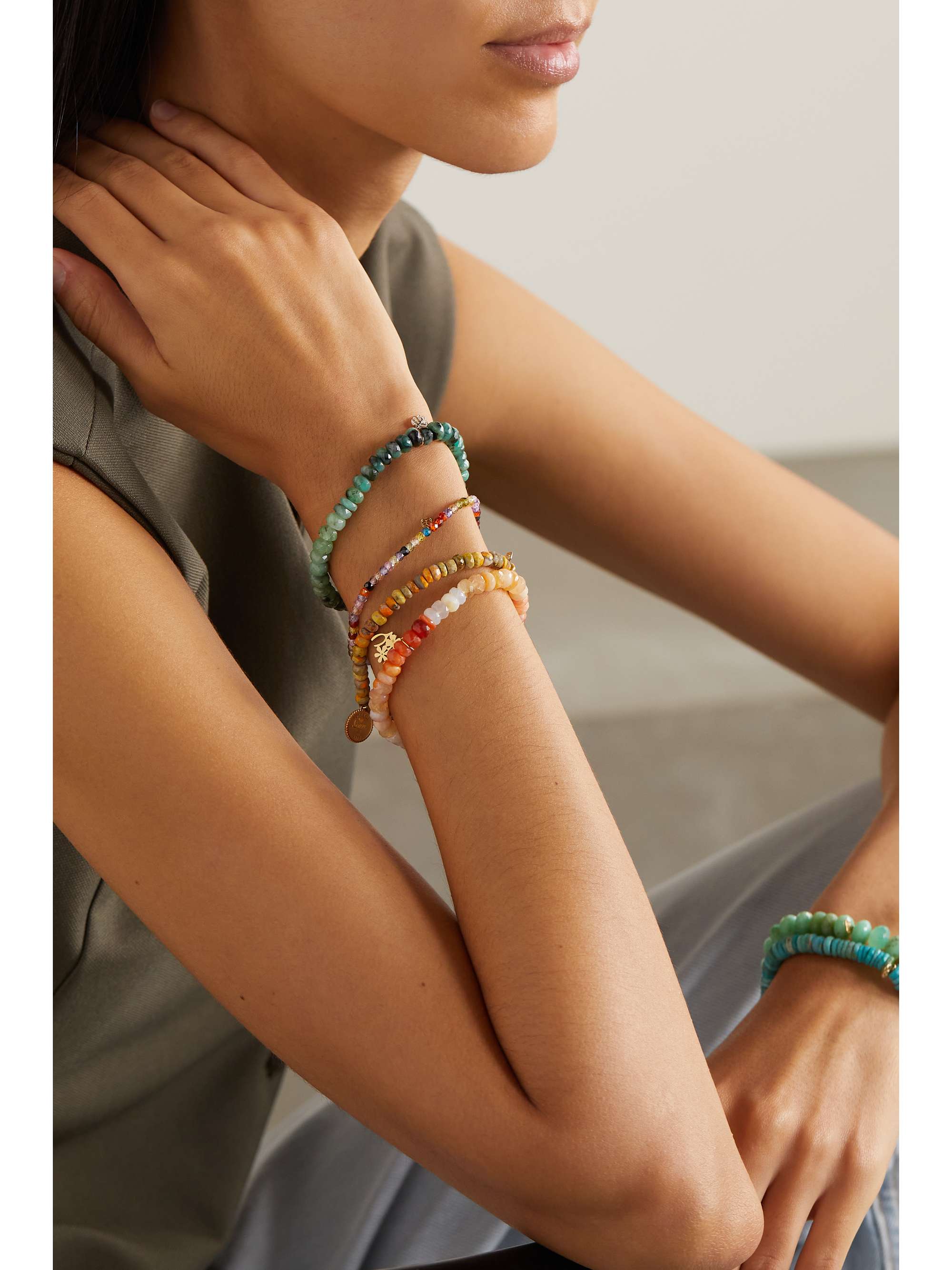 SYDNEY EVAN Tiny Monstera Leaf 14-karat gold, emerald and diamond bracelet