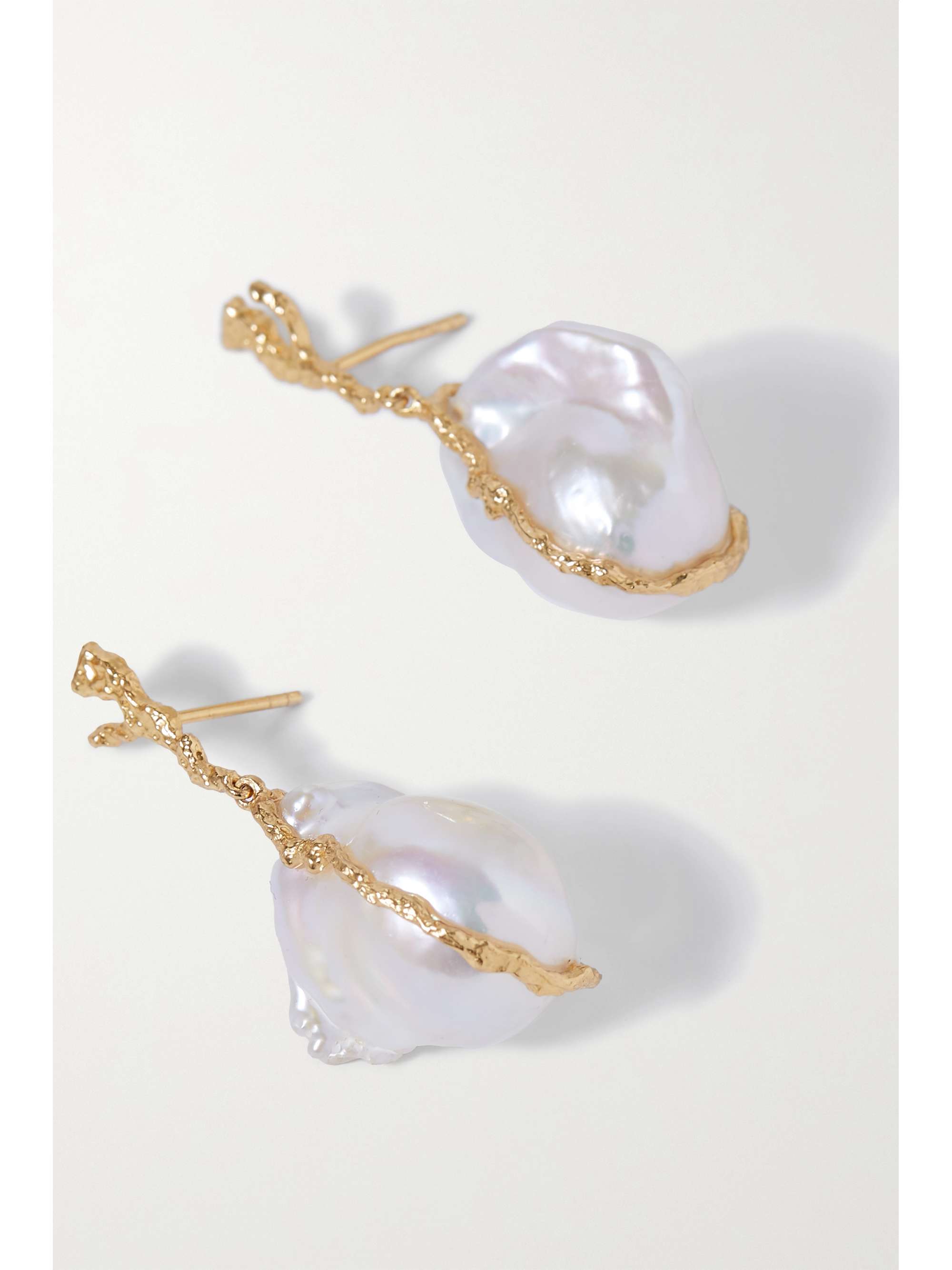 PACHAREE Gold-plated pearl earrings
