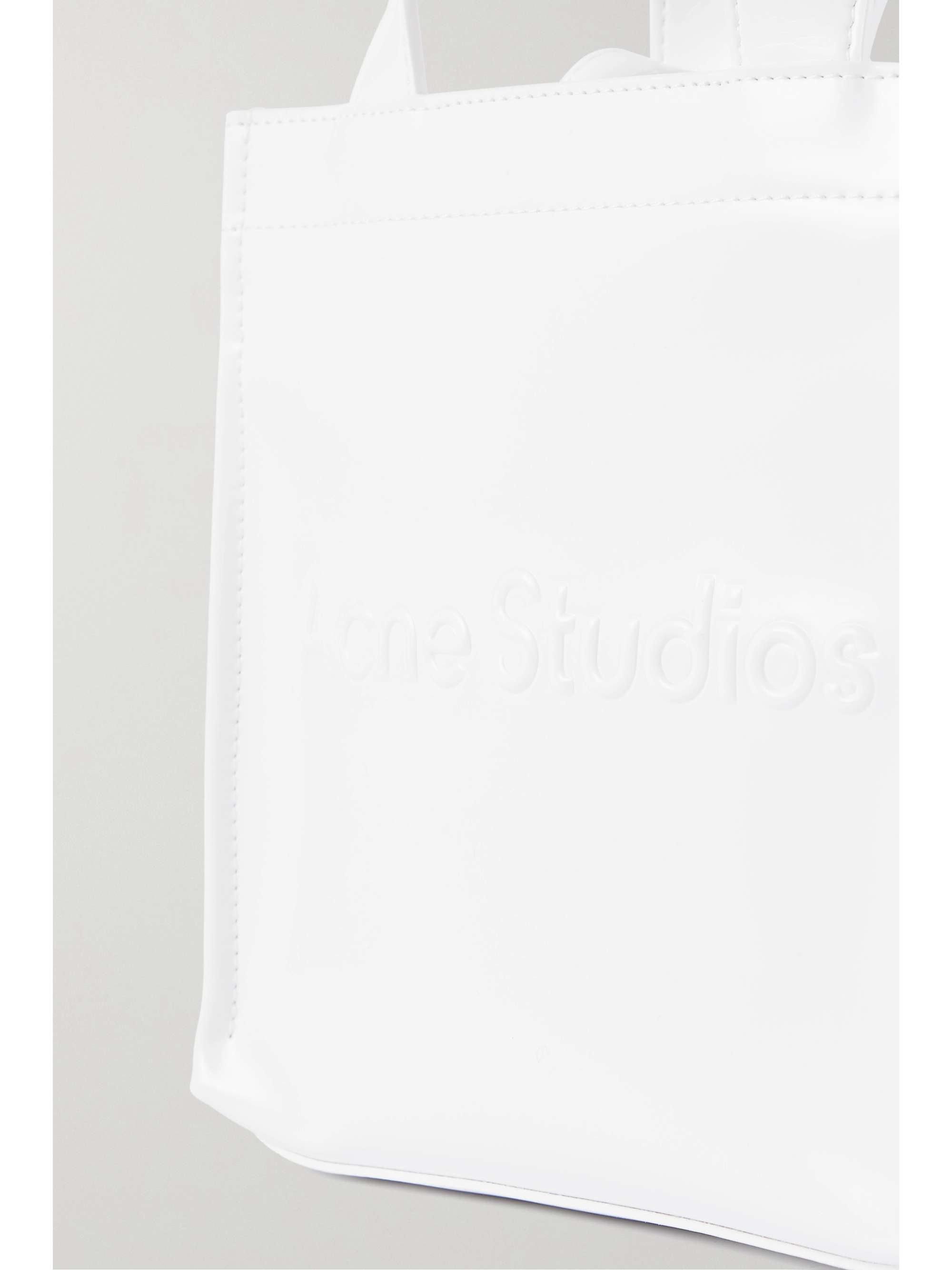 ACNE STUDIOS 미니 엠보스드 인조 페이턴트 가죽 토트