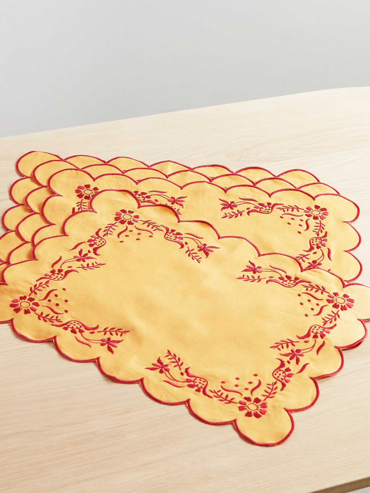 ANGELA WICKSTEAD - Set Of Four Embroidered Linen Placemats - Yellow