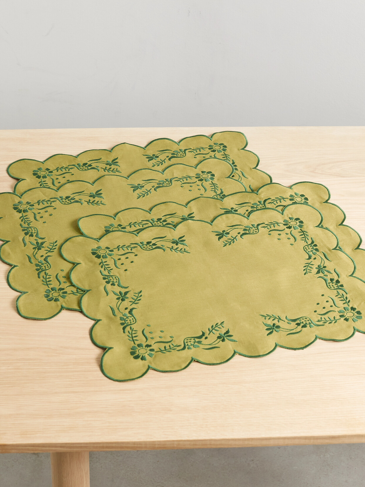 ANGELA WICKSTEAD - Set Of Four Embroidered Linen Placemats - Green