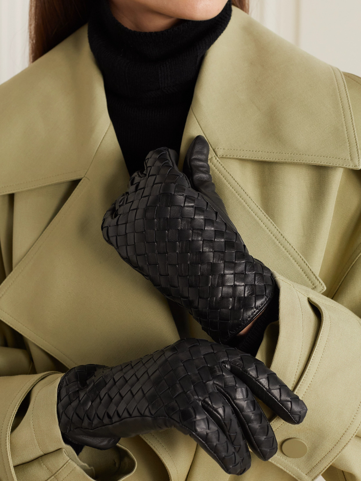 Bottega Veneta Black Leather Gloves With Intrecciato Pattern In Black