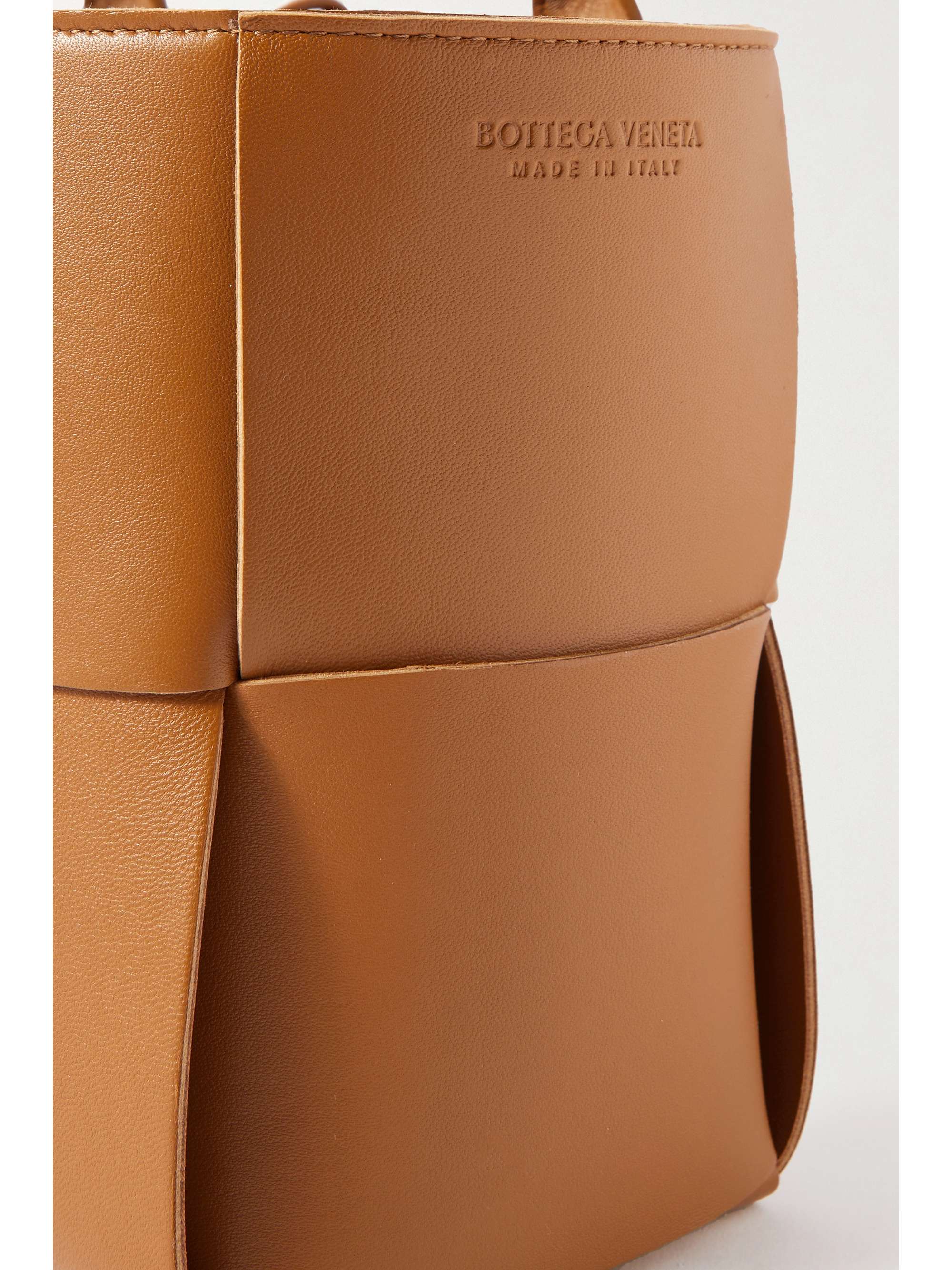 BOTTEGA VENETA Arco イントレチャートレザー スモールトート BOTTEGA VENETA Arco イントレチャートレザー スモールトート