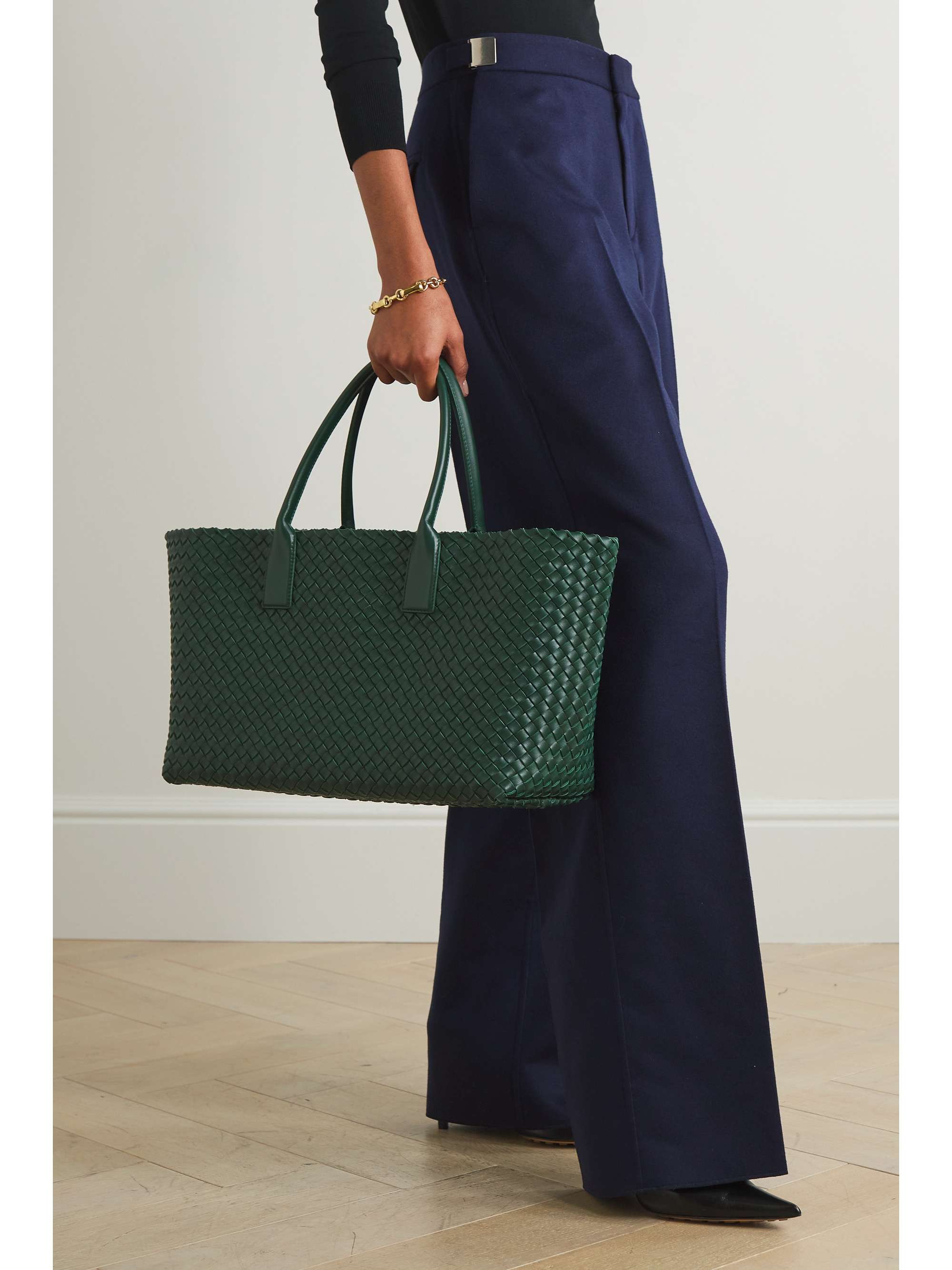 BOTTEGA VENETA Cabat medium intrecciato leather tote