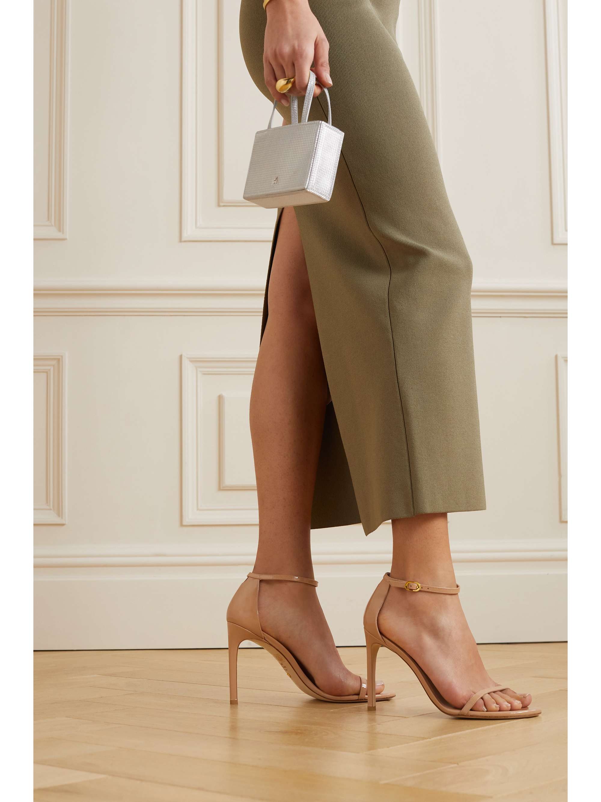 STUART WEITZMAN Sandales en cuir verni NudistSong