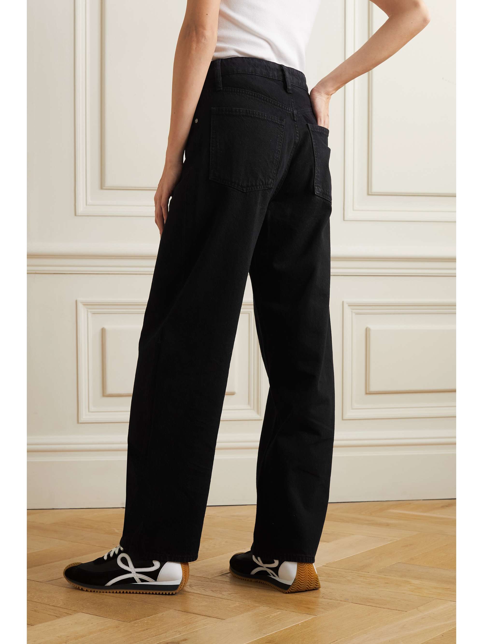 FRAME Barrel highrise tapered jeans NETAPORTER