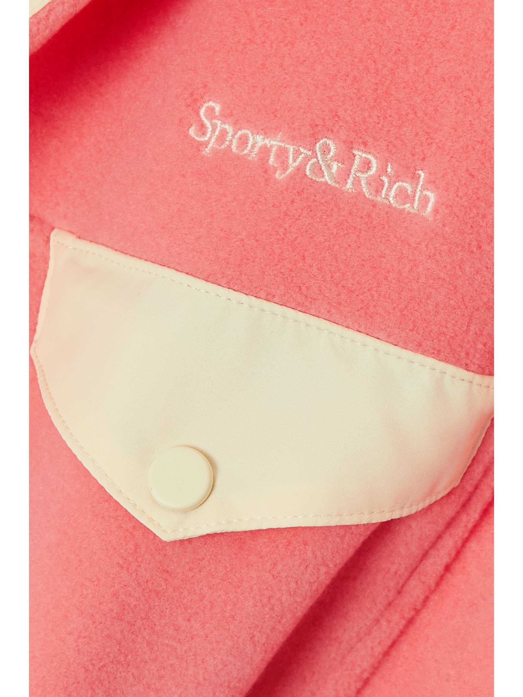 SPORTY & RICH Verkürztes Sweatshirt aus Fleece mit Shell-Besätzen und Stickerei