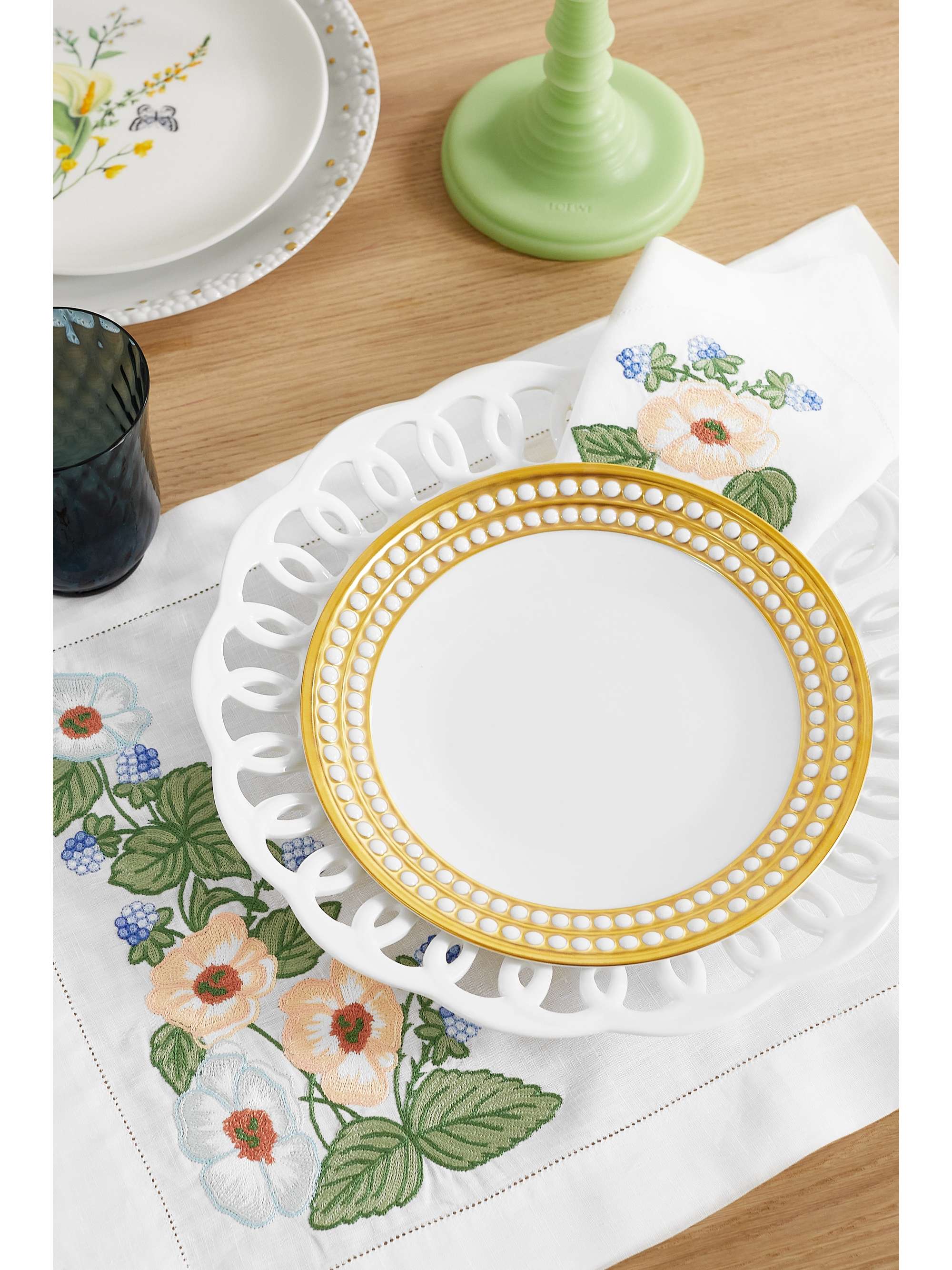 LORETTA CAPONI Embroidered linen placemat and napkin set