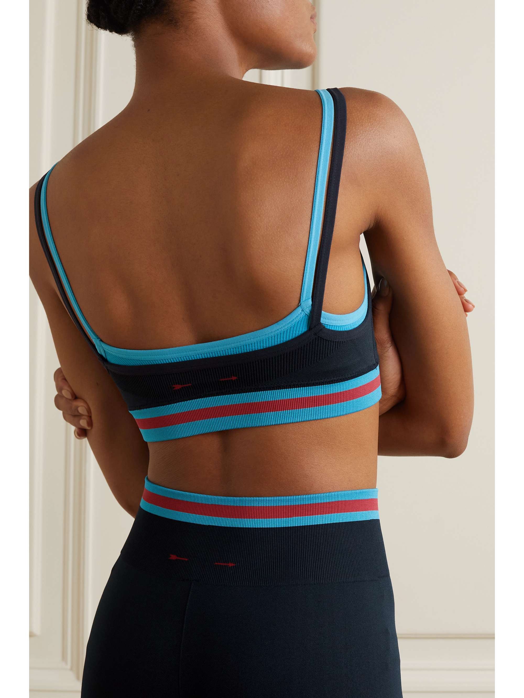 THE UPSIDE Form Seamless Kelsey mehrlagiger Sport-BH aus Stretch-Strick mit Streifen