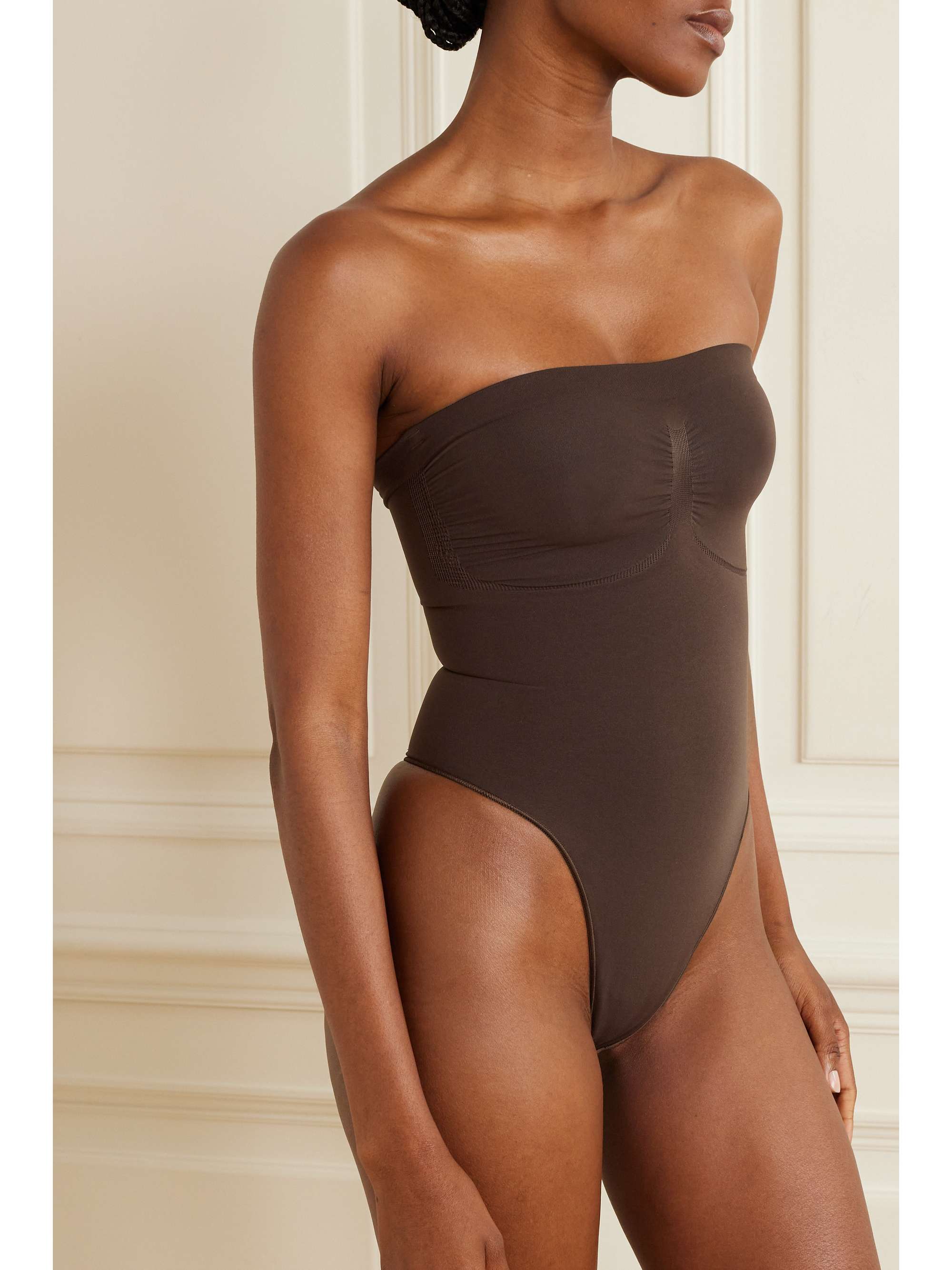 SKIMS Seamless Sculpt Strapless Thong Bodysuit - Cocoa