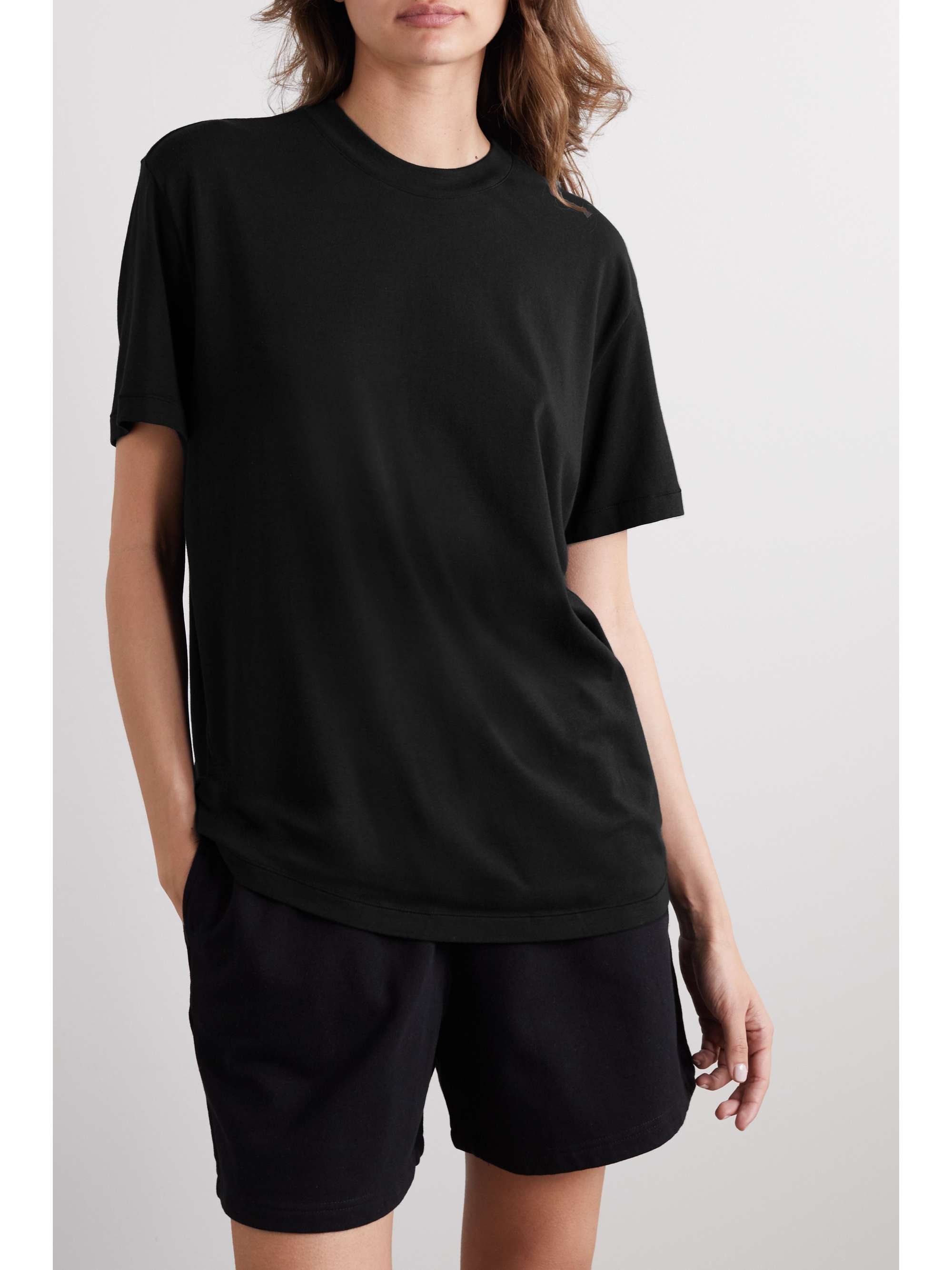 SKIMS Boyfriend T-Shirt – Onyx – T-Shirt aus Stretch-Jersey aus einer Modal-Baumwollmischung