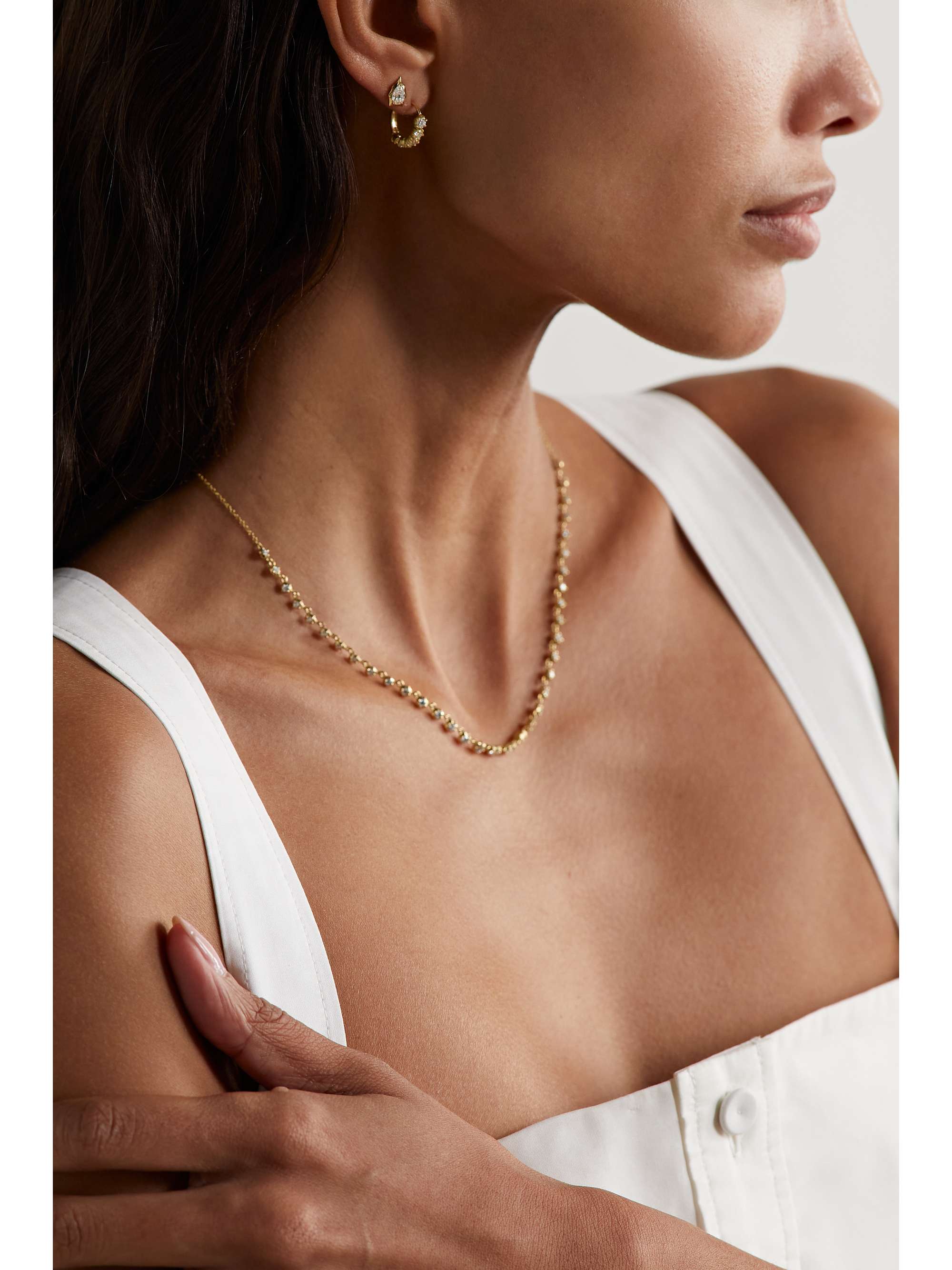 JADE TRAU Catherine Mini Creolen aus 18 Karat Gold mit Diamanten