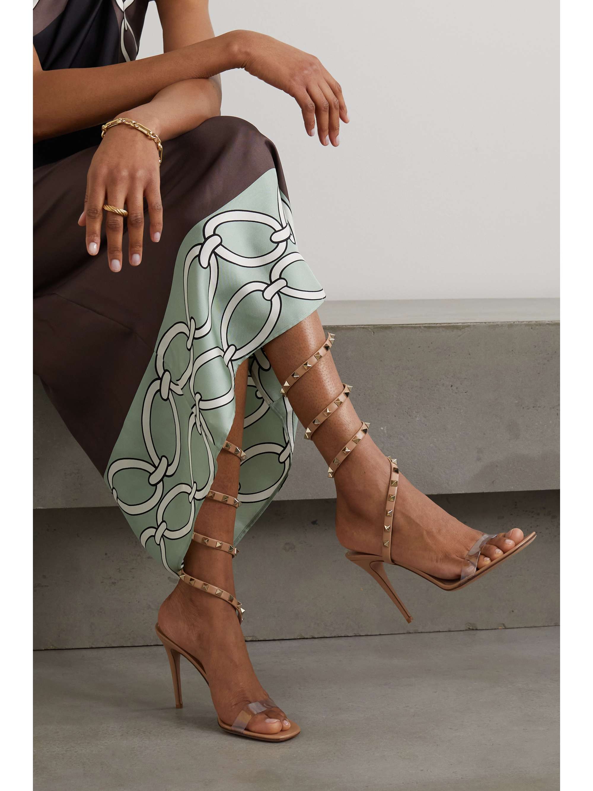 VALENTINO GARAVANI Sandales en cuir et en PVC Rockstud 100 Valentino Garavani