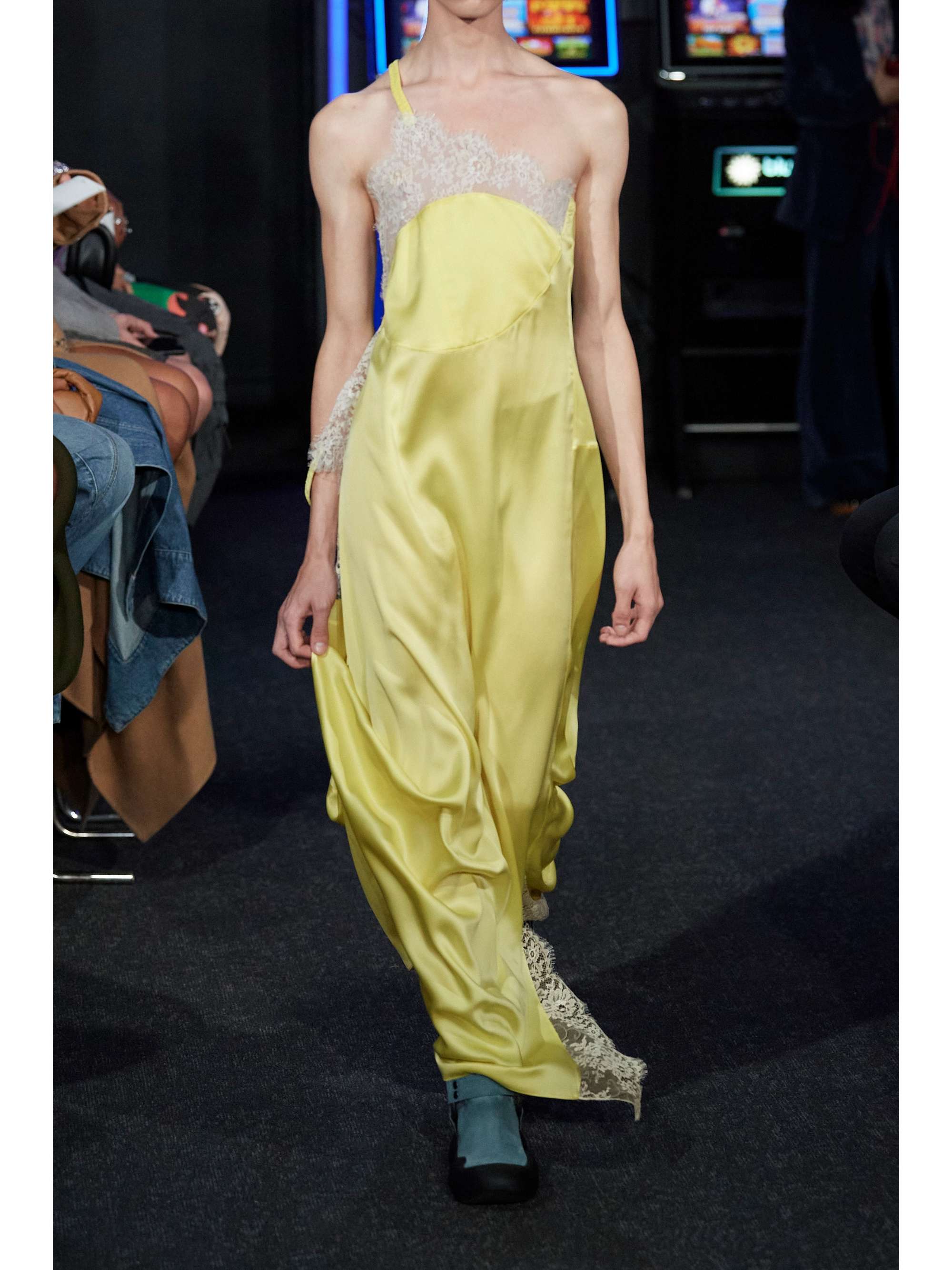 JW ANDERSON サテン ワンショルダー マキシワンピース レーストリム