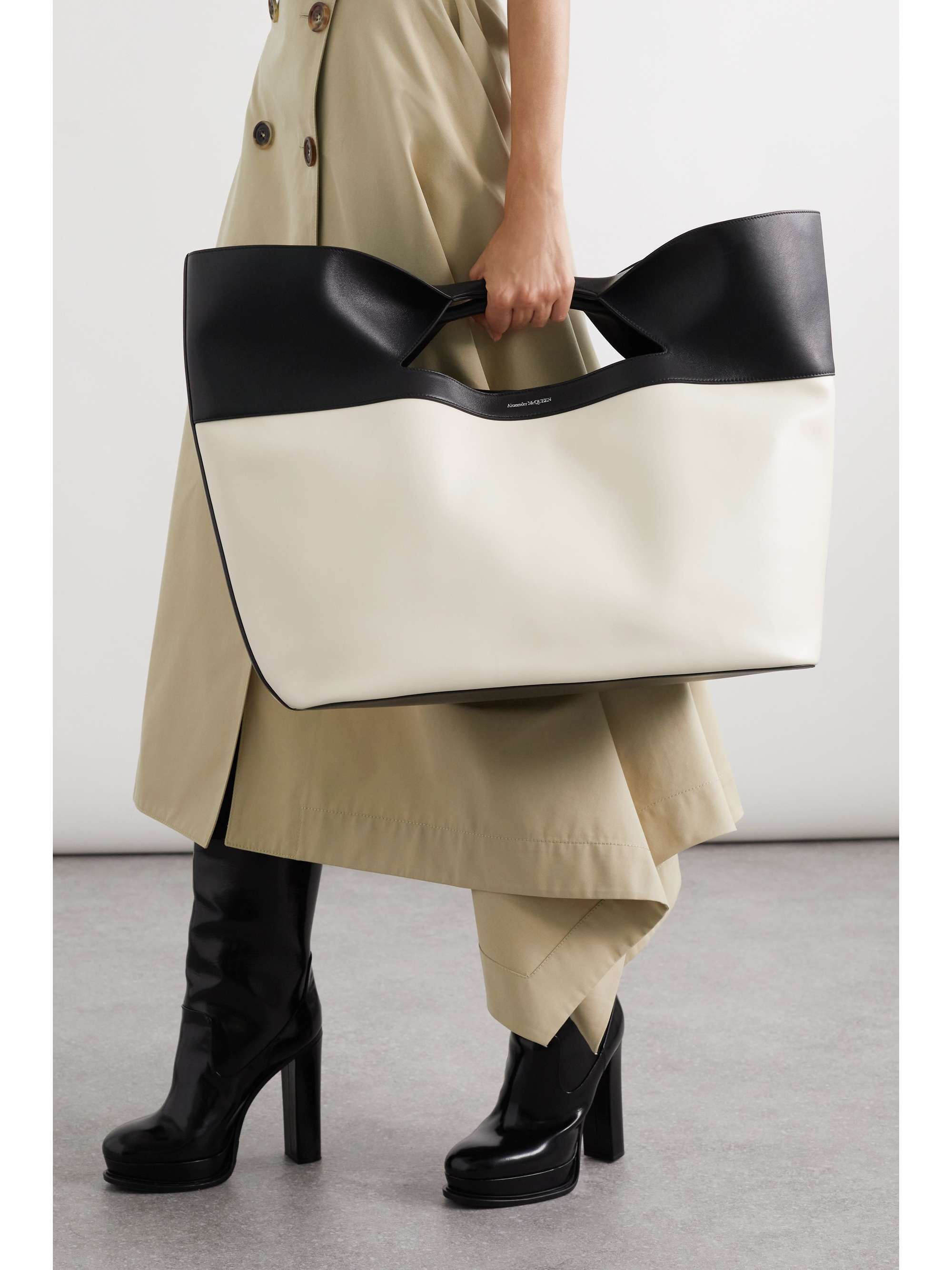 ALEXANDER MCQUEEN The Bow zweifarbige Tote aus Leder