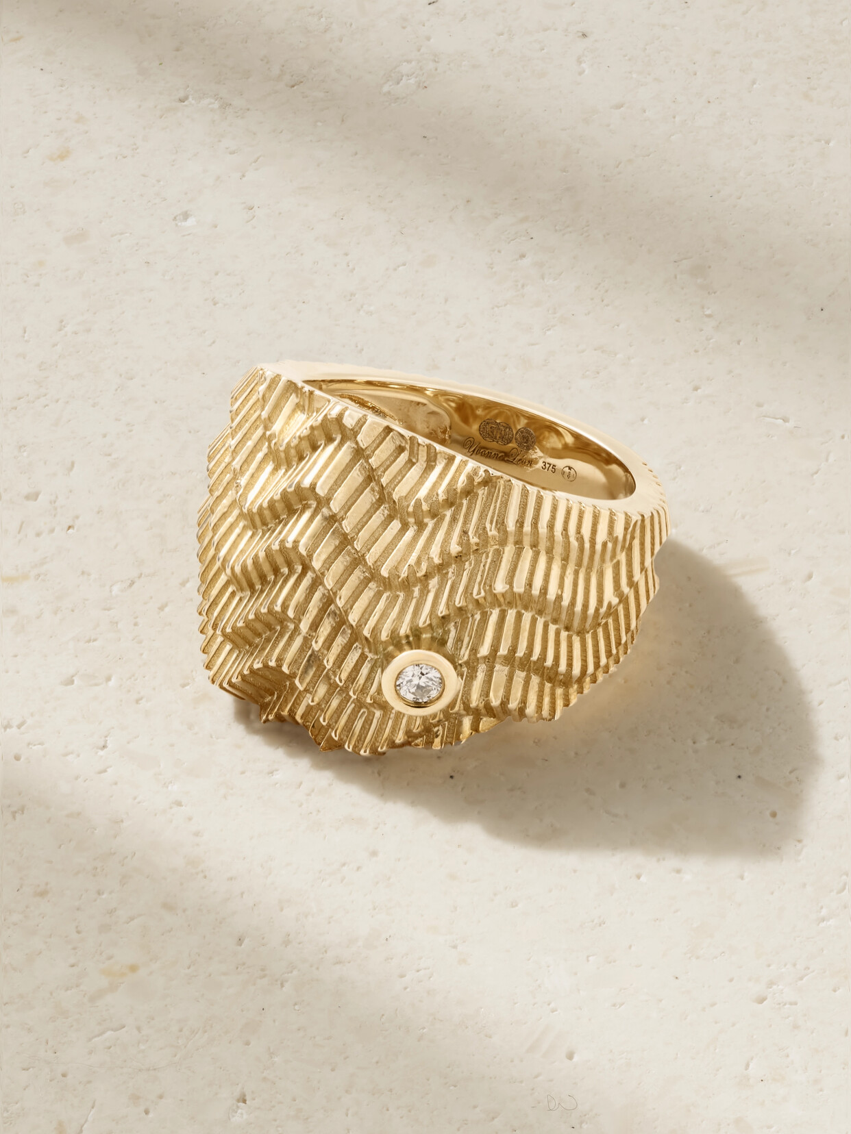 Yvonne Léon Chevaliere Berlinot Crantée 9-karat Gold Diamond Ring