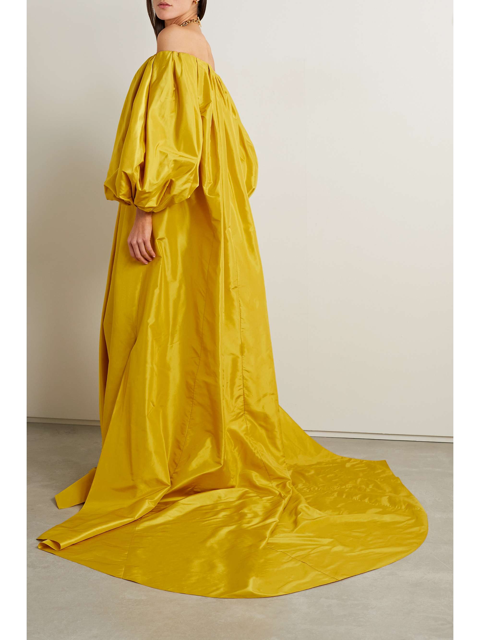 OSCAR DE LA RENTA Off-the-shoulder gathered silk-taffeta gown
