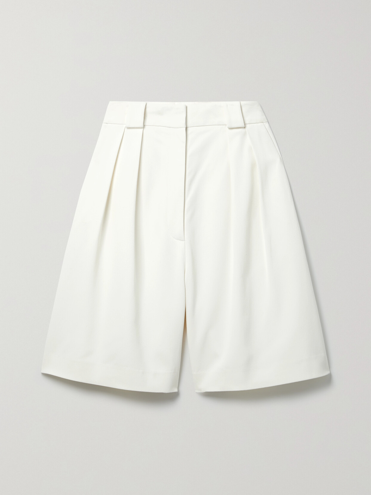 Khaite Rillo Pleated Twill Shorts In Ivory