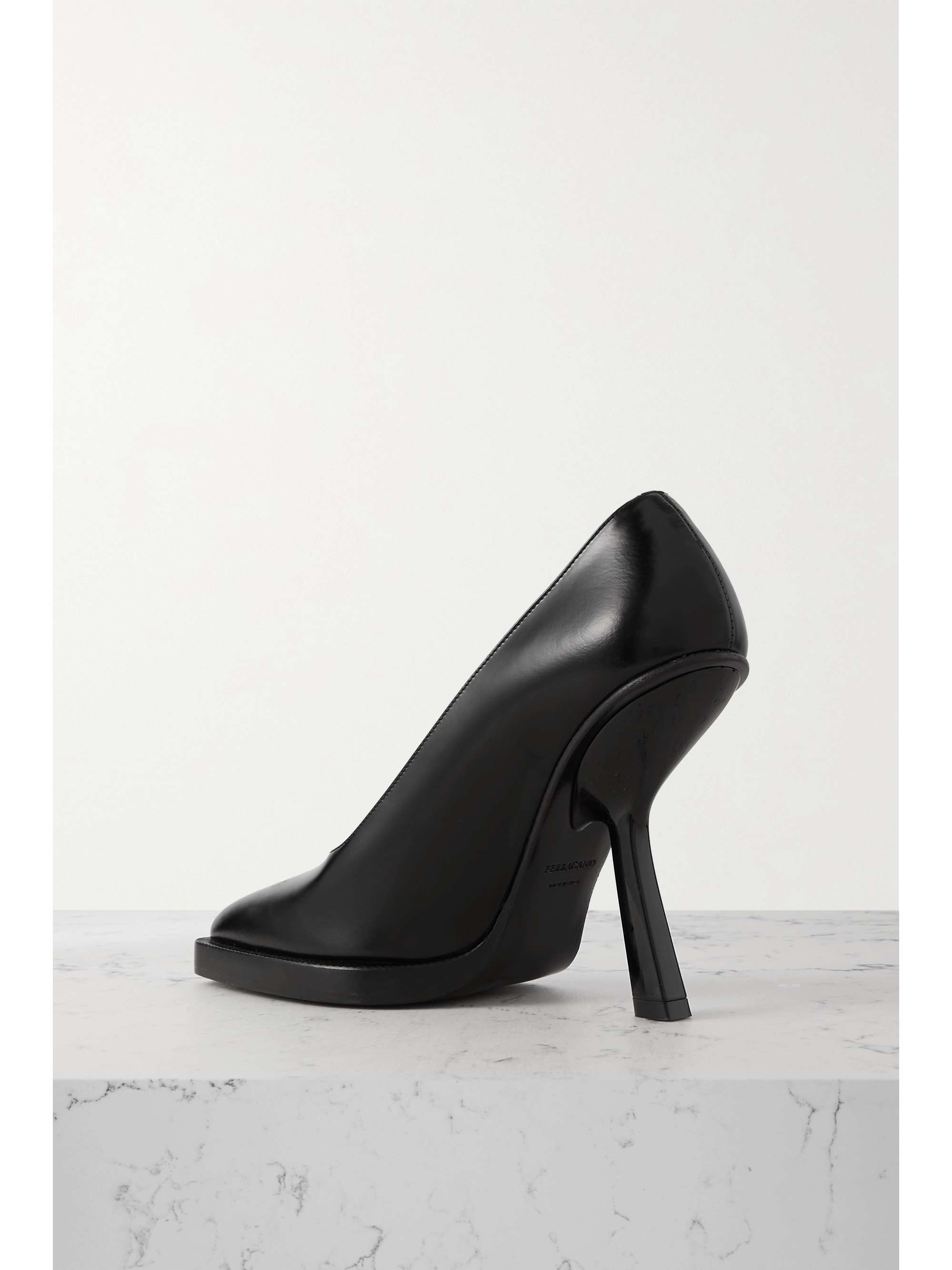 FERRAGAMO 앤서 가죽 펌프스