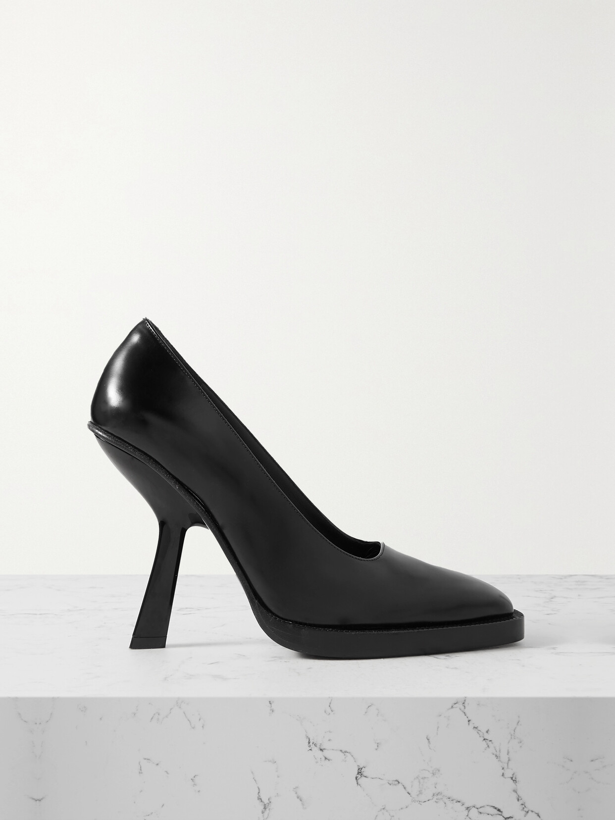 FERRAGAMO ANSER LEATHER PUMPS