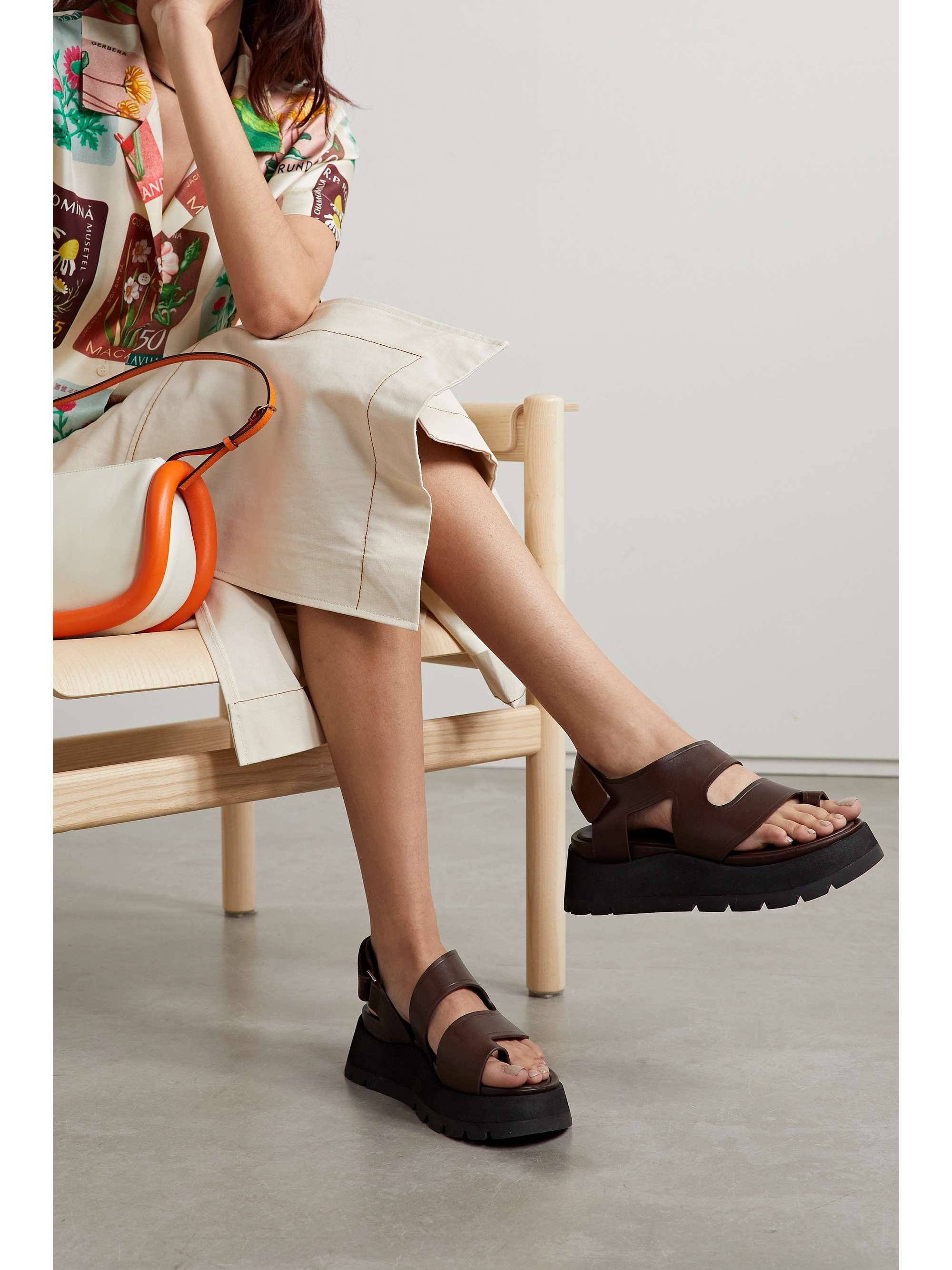 3.1 PHILLIP LIM Kate 皮革防水台凉鞋