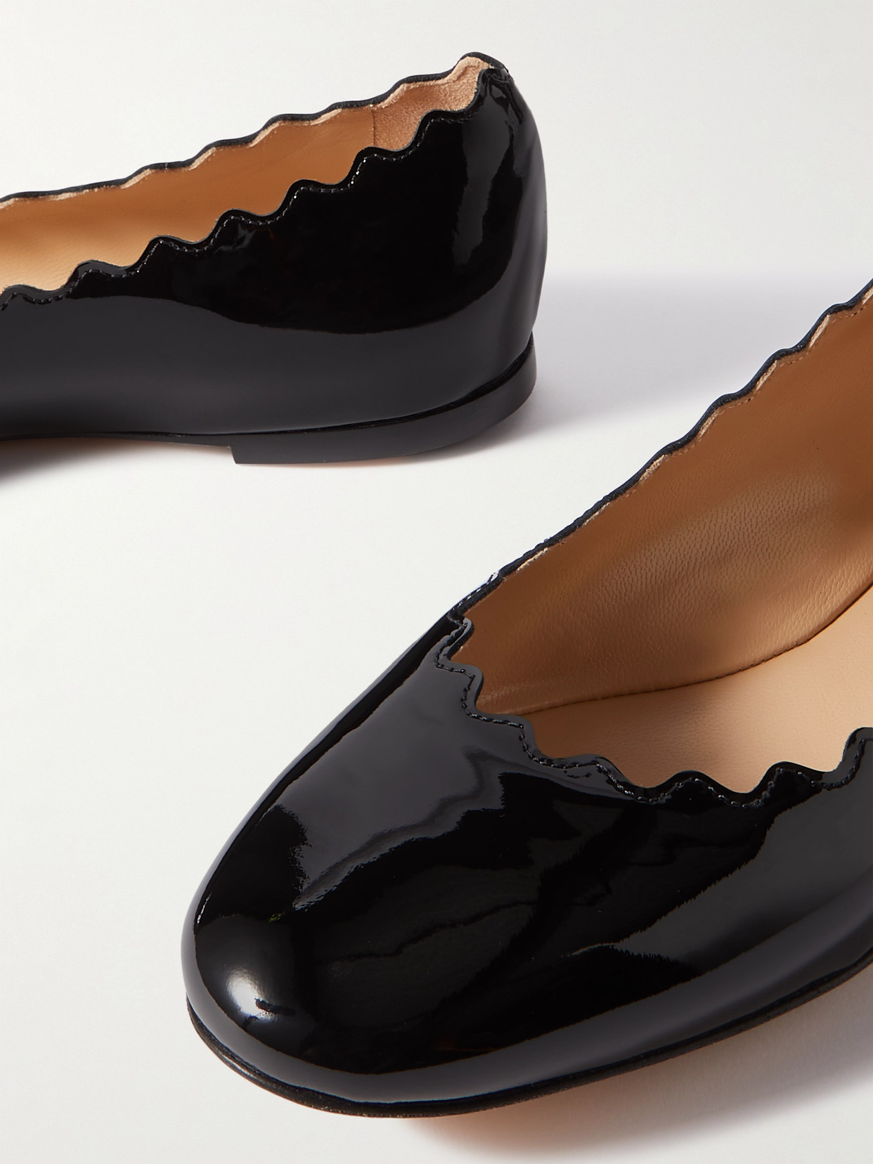 Shop Chloé Lauren Scalloped Patent-leather Ballet Flats In Black