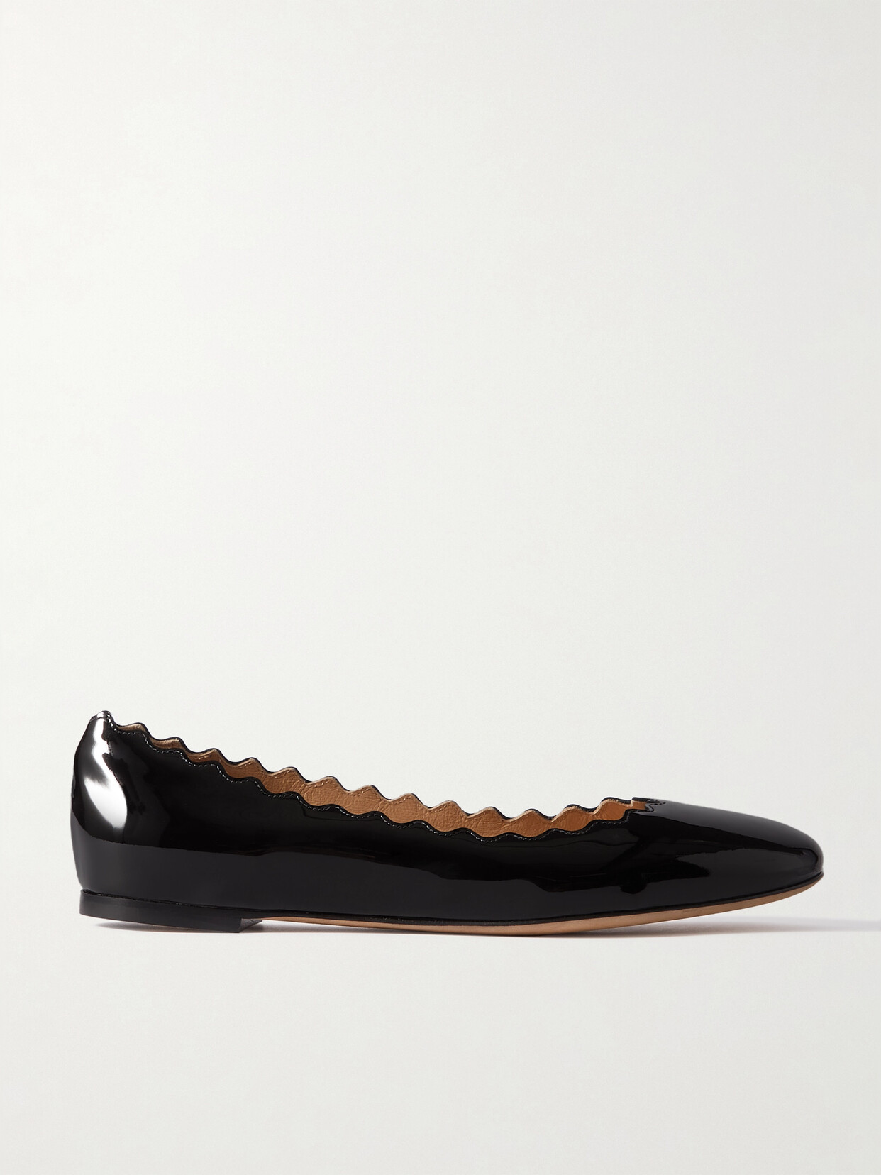 Shop Chloé Lauren Scalloped Patent-leather Ballet Flats In Black