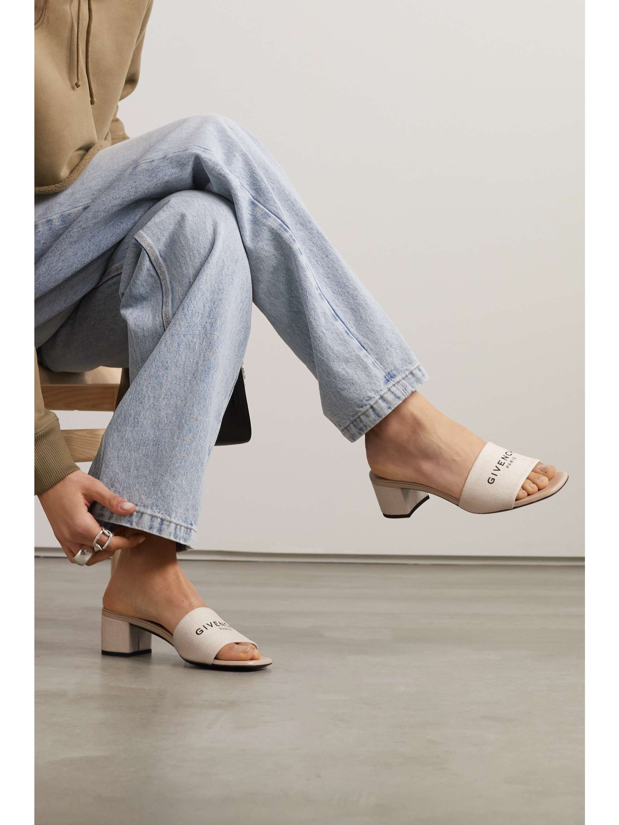 4G logo print canvas mules beige IT36.5