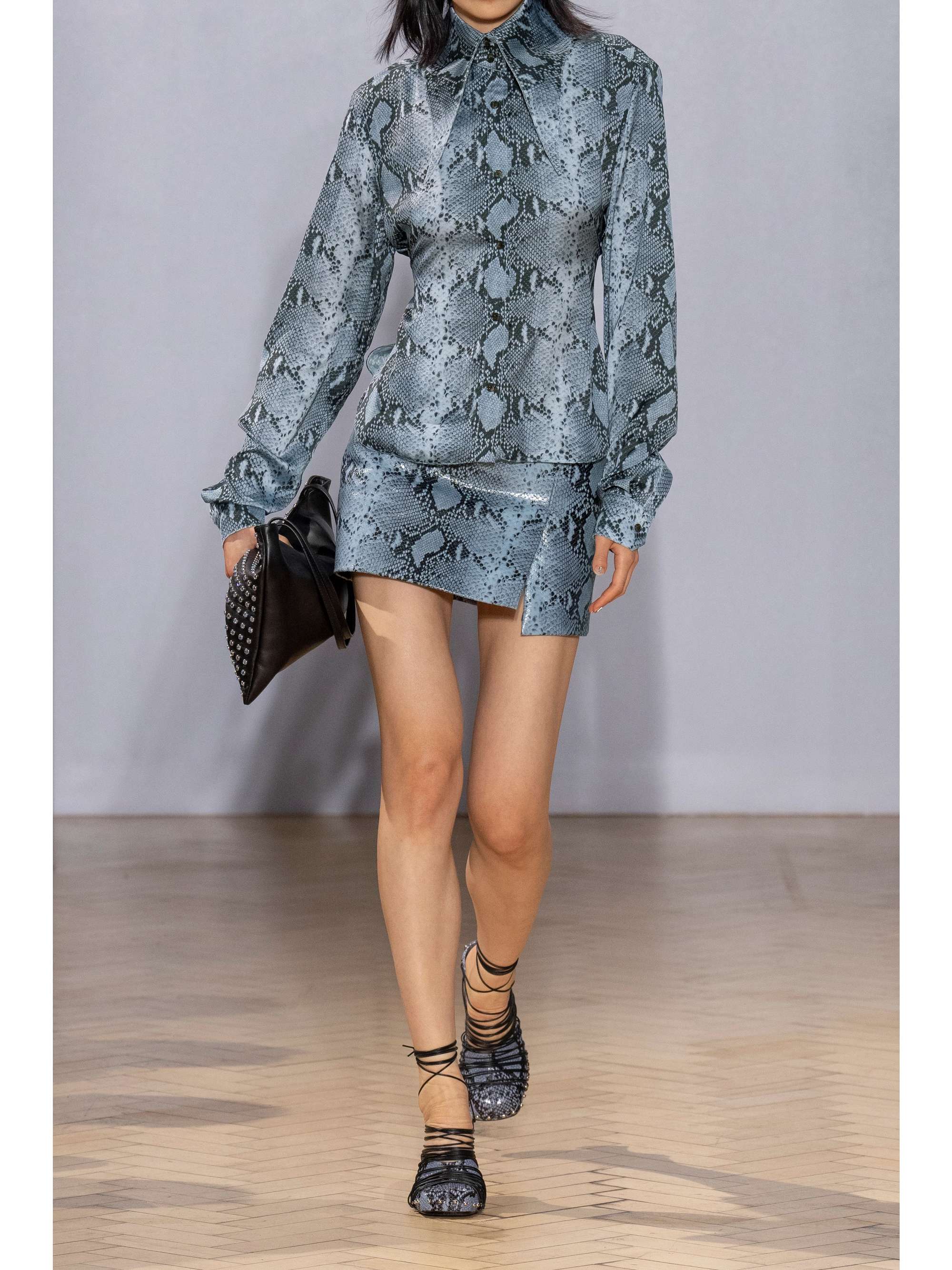 16ARLINGTON Minerva snake-effect leather mini skirt