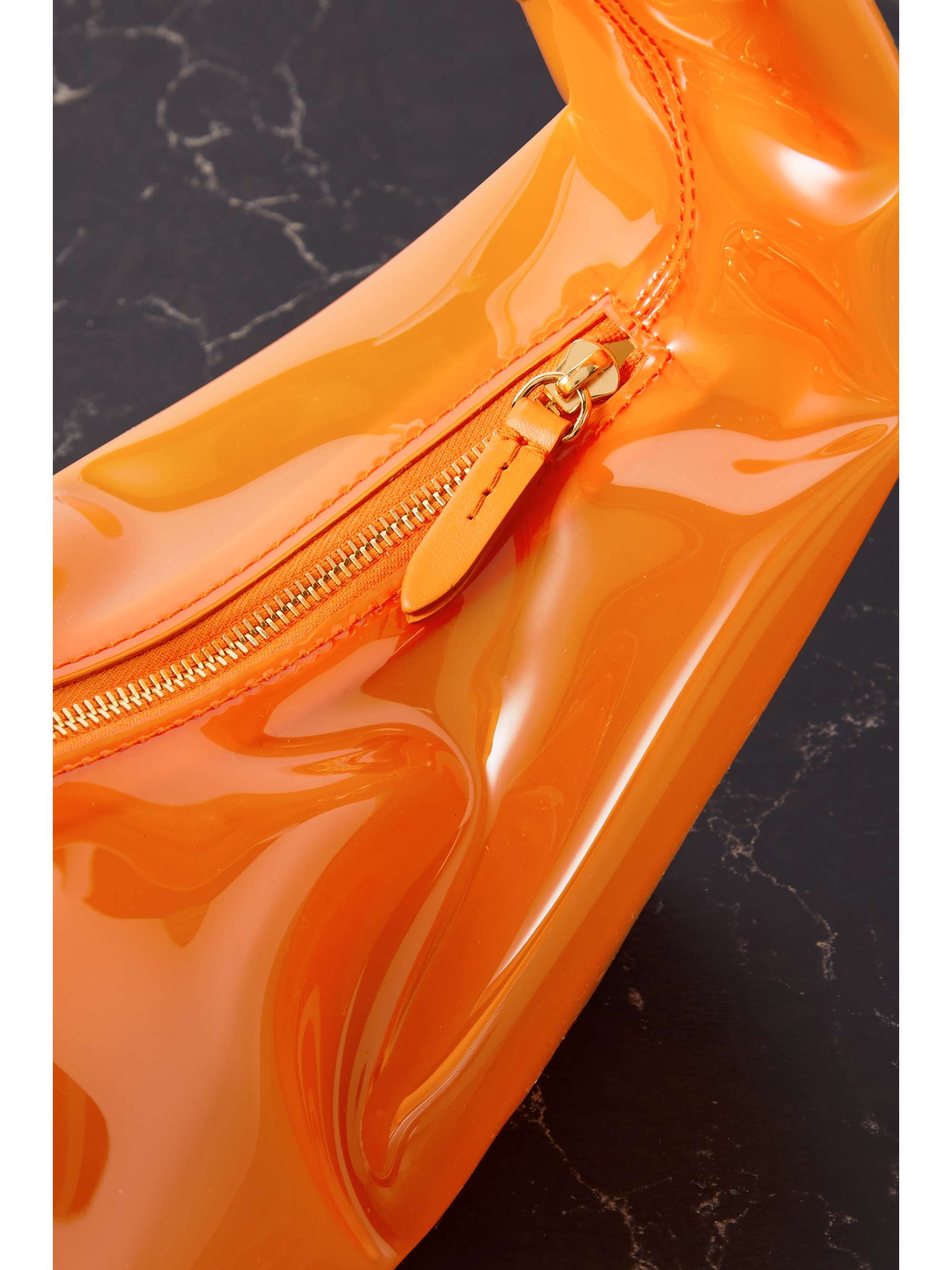 KHAITE Olivia mittelgroße Tote aus PVC