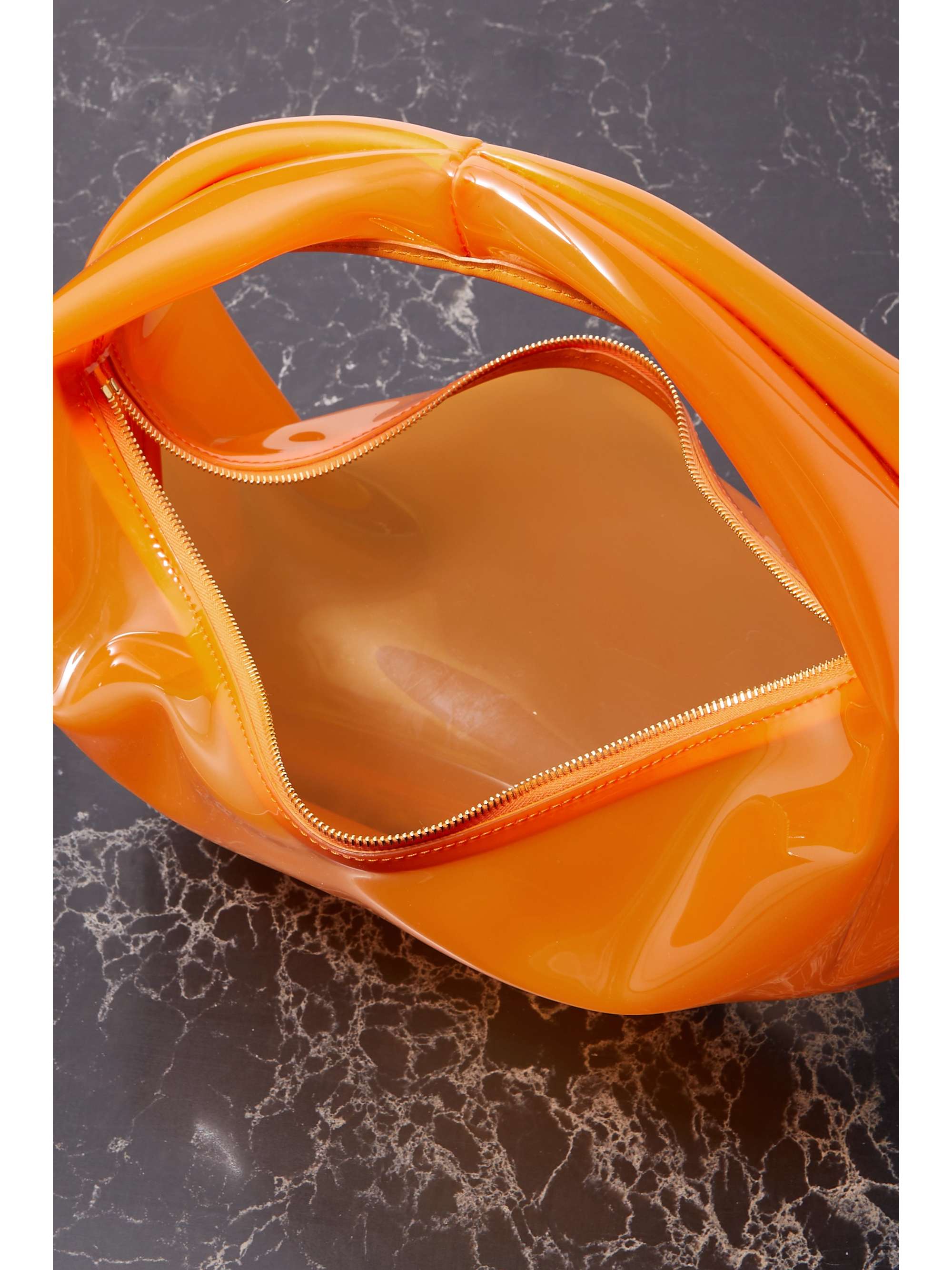 KHAITE Olivia mittelgroße Tote aus PVC