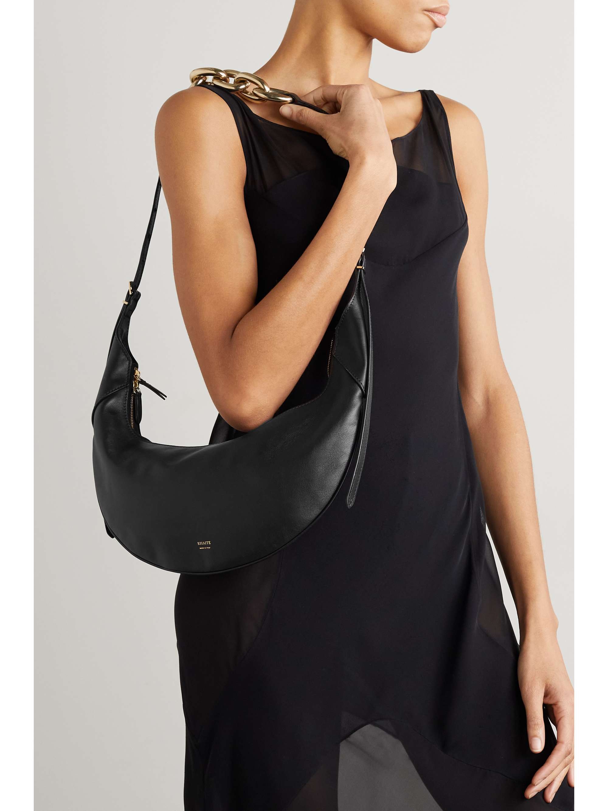 KHAITE Alessia mittelgroße Schultertasche aus Leder mit Kette
