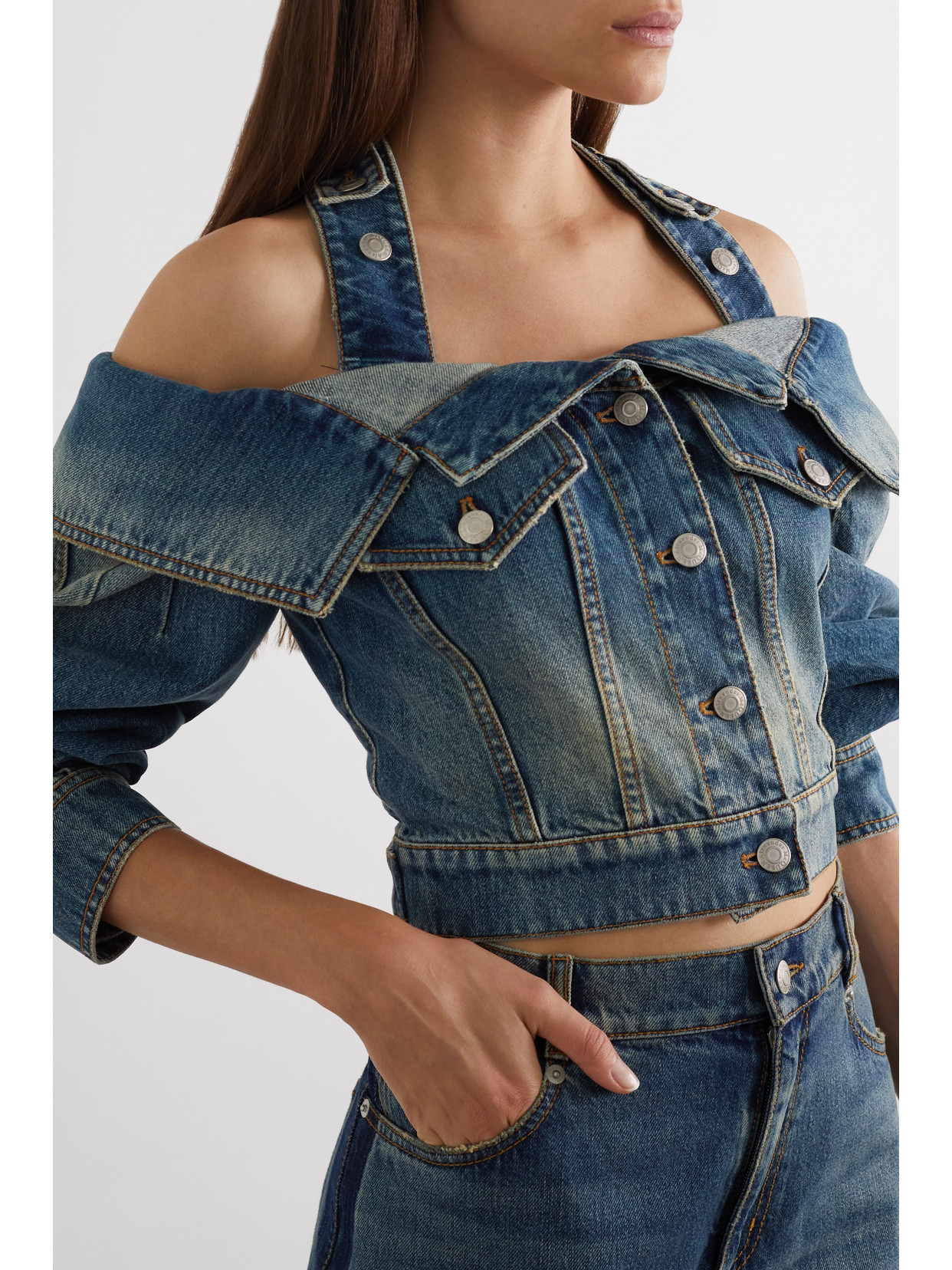 Off-the-shoulder Cropped Denim Jacket In Washed Blue