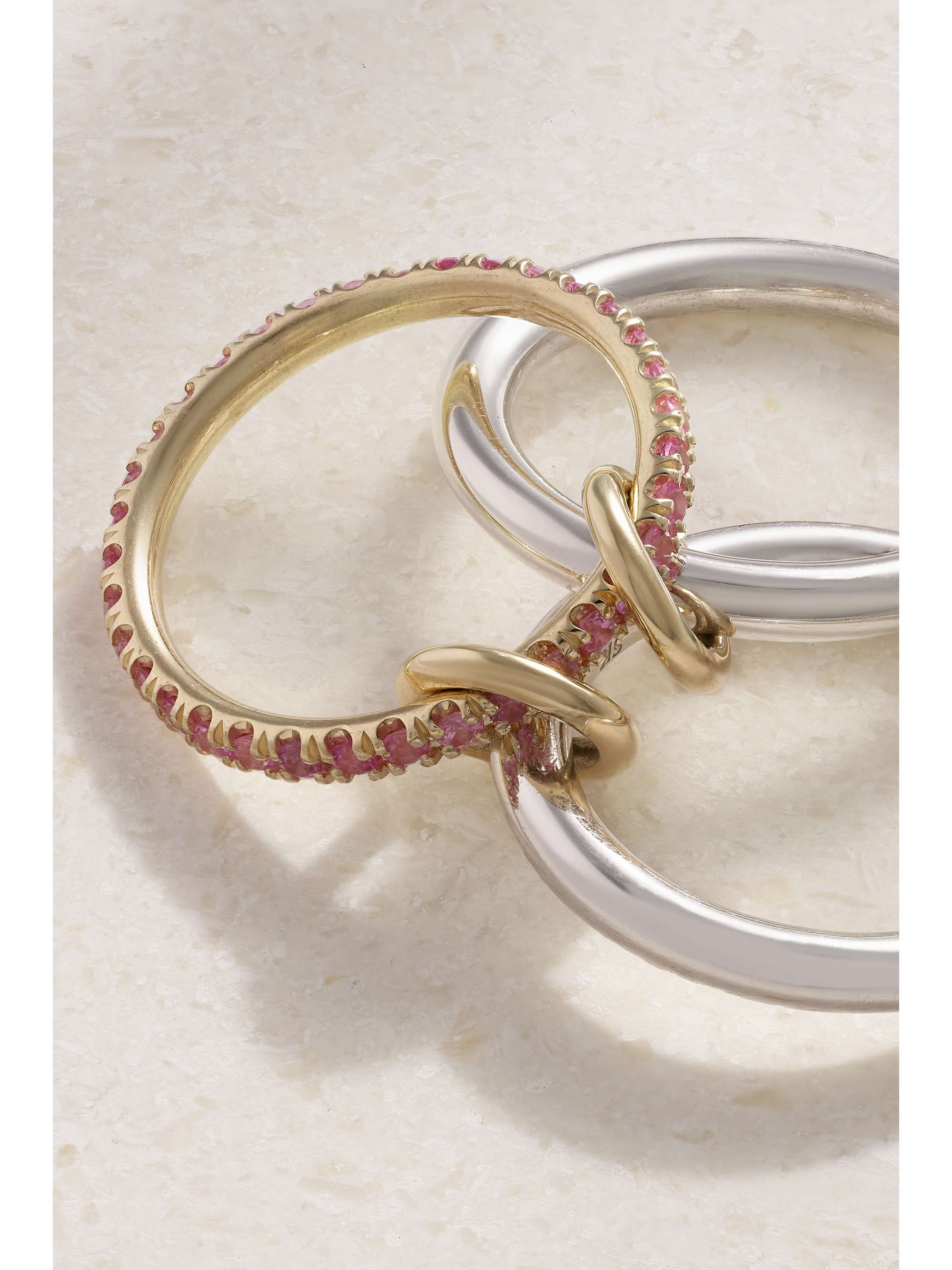 SPINELLI KILCOLLIN Set de trois bagues en or 18 carats (750/1000), argent sterling et saphirs Libra