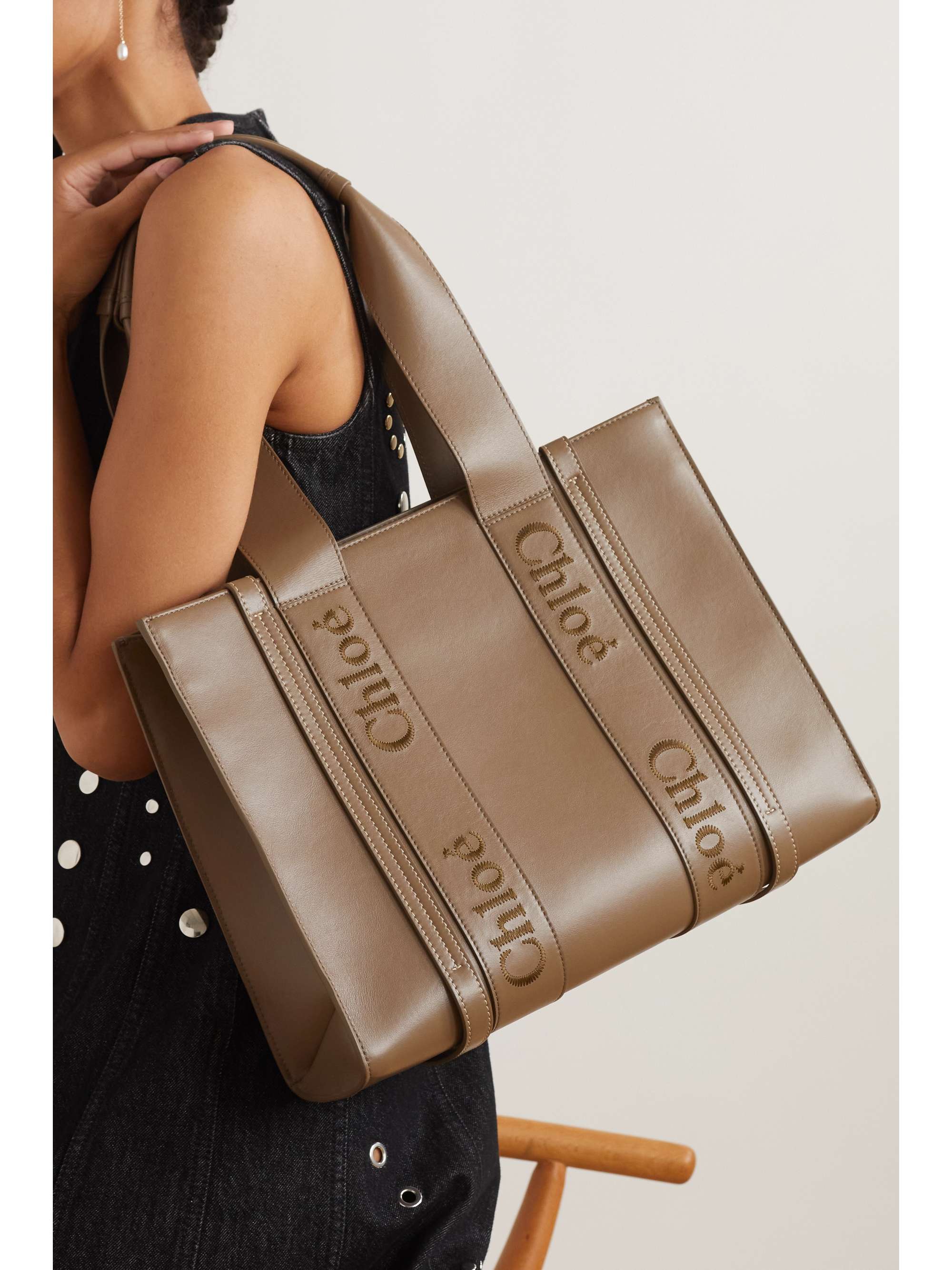 CHLOÉ + NET SUSTAIN Woody medium embroidered leather tote