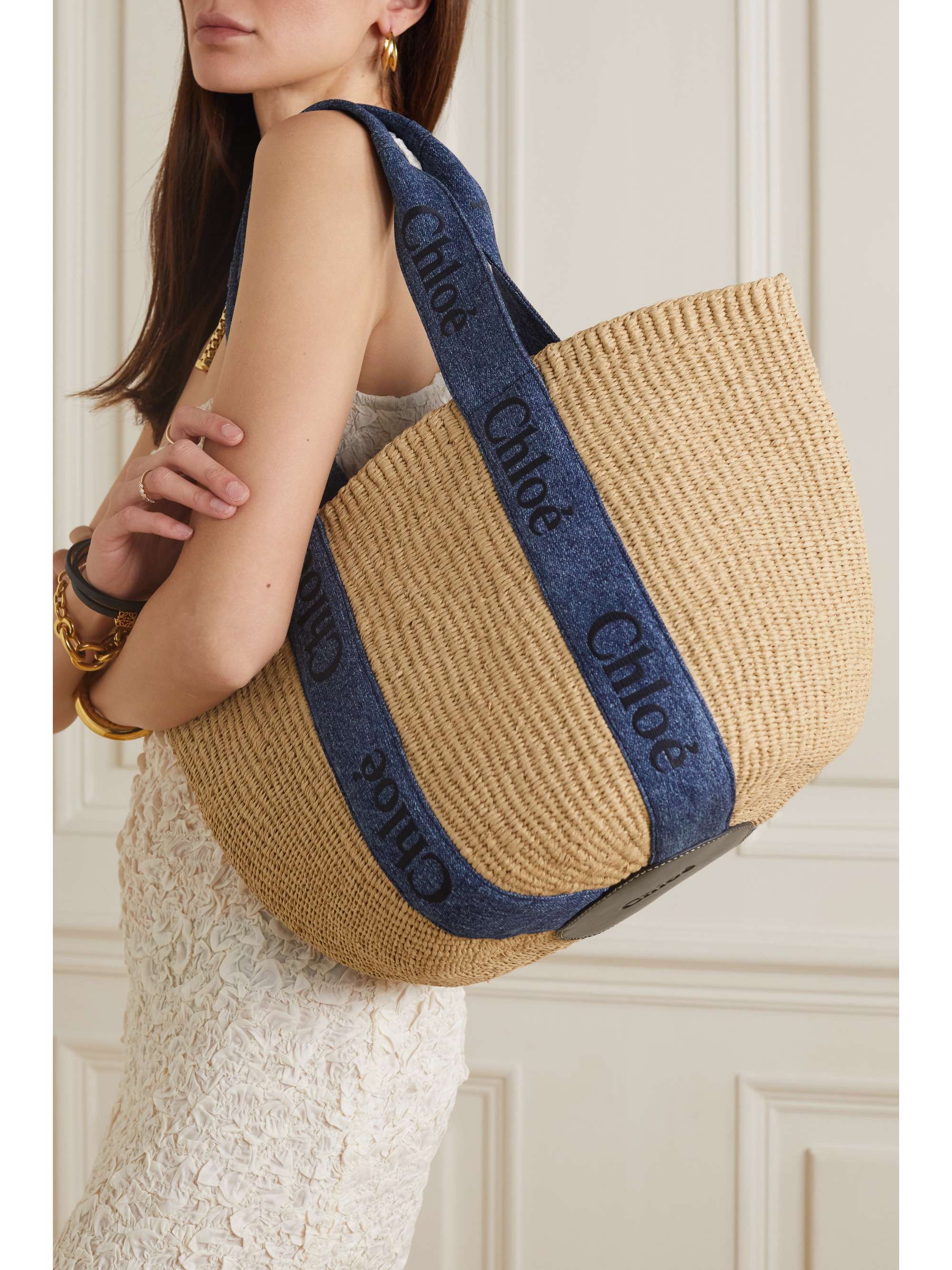 CHLOÉ + NET SUSTAIN Woody large embroidered denim and raffia tote